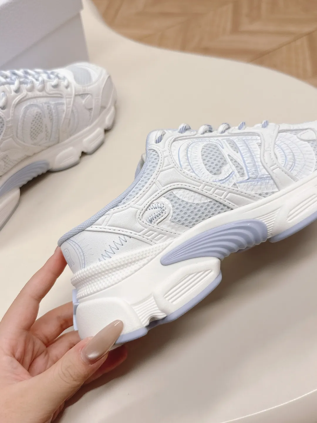 最新老爹半拖款 情侣款 迪奥 Dior Chrono p310 新款休闲运动鞋跑鞋老爹鞋 真的酷毙了,未来感十足!真的好飒!再次演绎了迪奥酷时尚的理念,幸运星为你加持好运,全新的EVA鞋底超轻超软!原版完美复刻!全对版材质 模具!!35-45