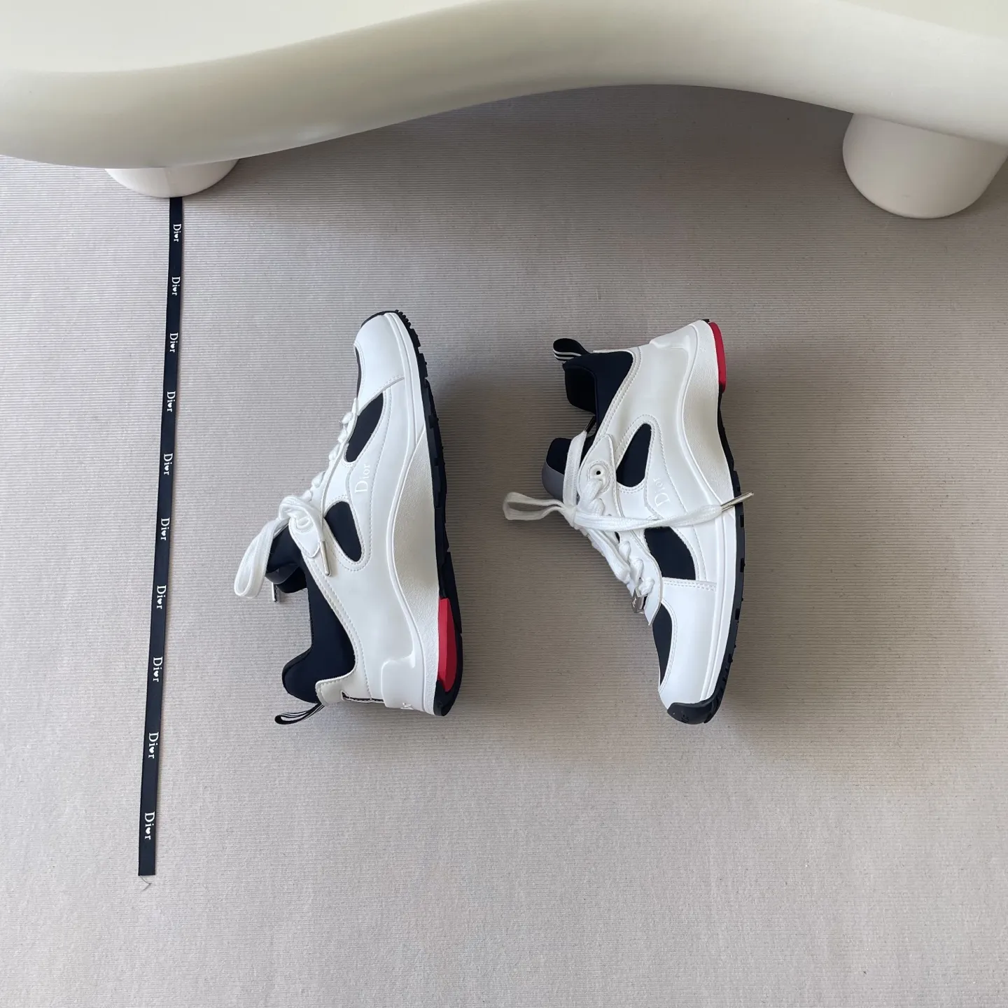 橙子出厂价💰170 预售25号出货 认准此版本: DIOR 迪奥2025顶级专柜 男士新品 官网上新 独家首发 迪奥DIOR 25SS Cd-type 老爹鞋/运动鞋/DIOR/迪奥/老爹鞋/男鞋 小红书秋冬新款 Cd-type 老爹鞋 迪奥新品天花板 ➤ 原版开模 代购版本 ➤ 进口小牛皮 ➤ 原版私膜真皮大底 ➤ 全套专柜包装 Size:40-44