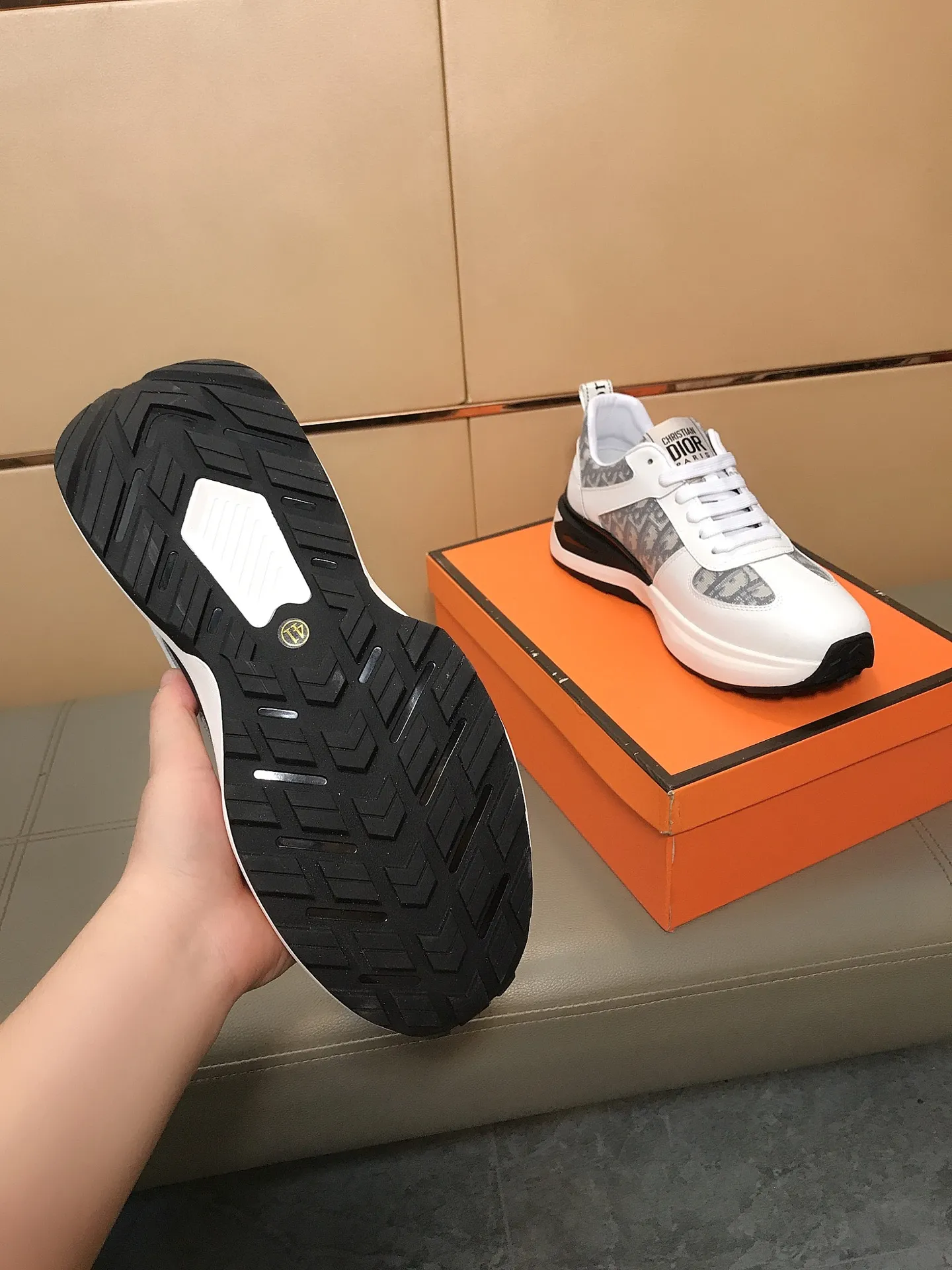 出厂价P231 &harr;️&harr;️👟👟【迪奥Dior】 新款休闲鞋，必爆款 ，采用潮流时尚鞋🎁 最新&bull;爆款📢鞋面采用进口牛皮+专用印花面料拼接设计 ，羊皮内里、垫脚，舒服橡胶大底 上脚轻巧舒适 [玫瑰] 实物更好看、值得拥有、码数：38一44