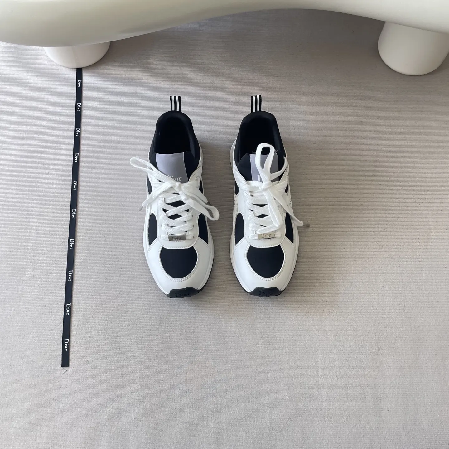 橙子出厂价💰170 预售25号出货 认准此版本: DIOR 迪奥2025顶级专柜 男士新品 官网上新 独家首发 迪奥DIOR 25SS Cd-type 老爹鞋/运动鞋/DIOR/迪奥/老爹鞋/男鞋 小红书秋冬新款 Cd-type 老爹鞋 迪奥新品天花板 ➤ 原版开模 代购版本 ➤ 进口小牛皮 ➤ 原版私膜真皮大底 ➤ 全套专柜包装 Size:40-44