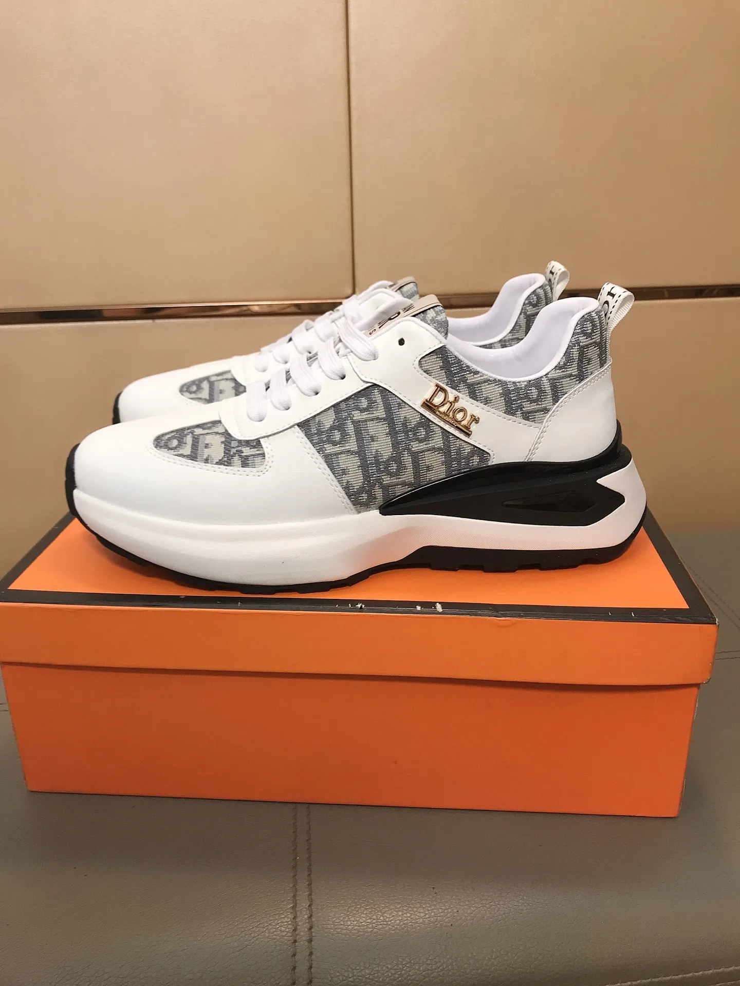 出厂价P231 &harr;️&harr;️👟👟【迪奥Dior】 新款休闲鞋，必爆款 ，采用潮流时尚鞋🎁 最新&bull;爆款📢鞋面采用进口牛皮+专用印花面料拼接设计 ，羊皮内里、垫脚，舒服橡胶大底 上脚轻巧舒适 [玫瑰] 实物更好看、值得拥有、码数：38一44