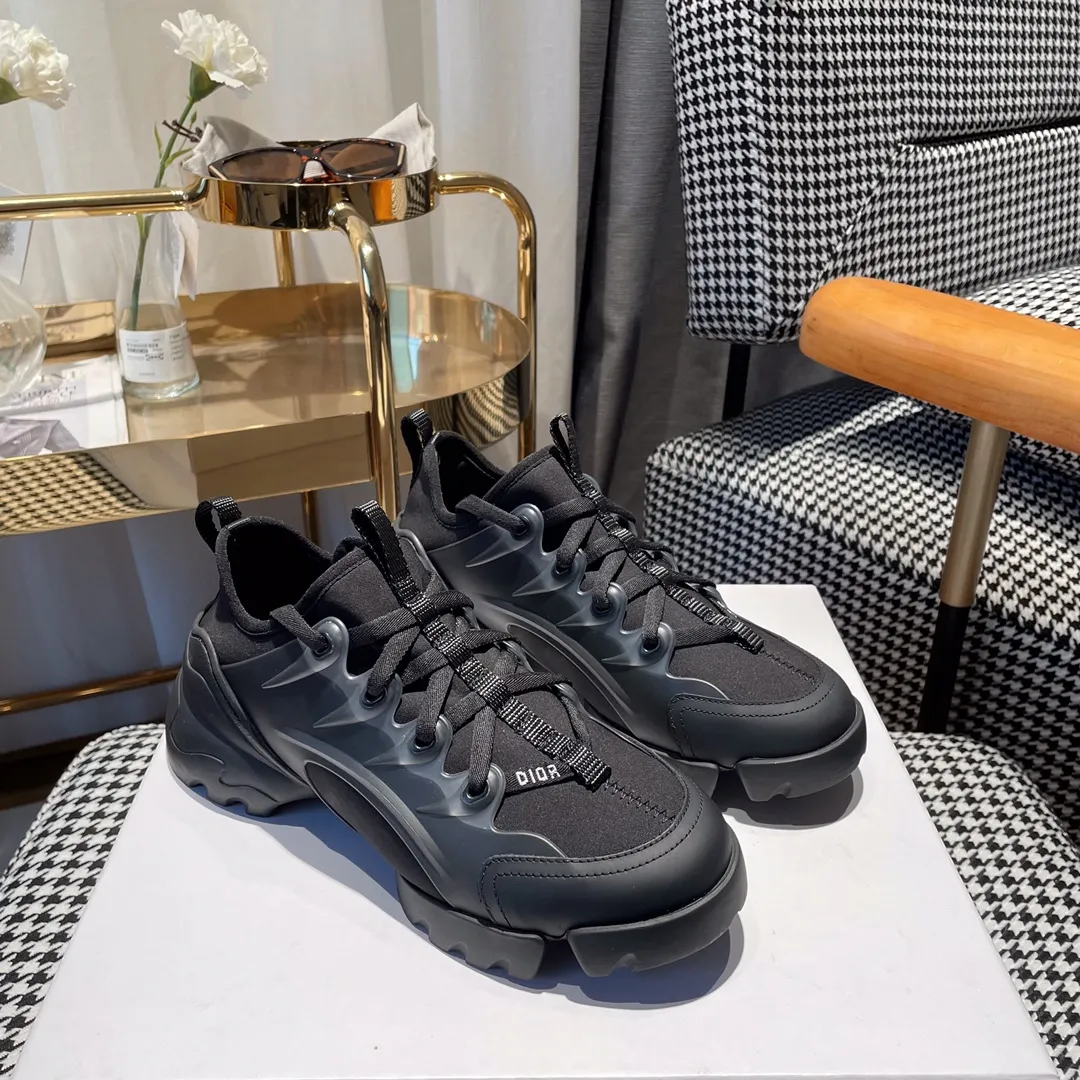 橙子出厂价💰130 Dior 迪奥经典款老爹鞋 运动鞋 全新系列灵感由Dior主设计师让礼服上的织带与优雅的巧妙结合在完美鞋型上，超级经典好看！ 码数：34-41