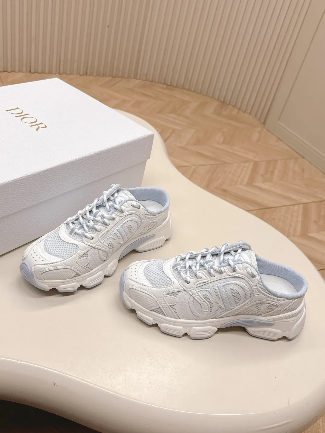 最新老爹半拖款 情侣款 迪奥 Dior Chrono p310 新款休闲运动鞋跑鞋老爹鞋 真的酷毙了，未来感十足!真的好飒！再次演绎了迪奥酷时尚的理念，幸运星为你加持好运，全新的EVA鞋底超轻超软!原版完美复刻！全对版材质 模具！！35-45