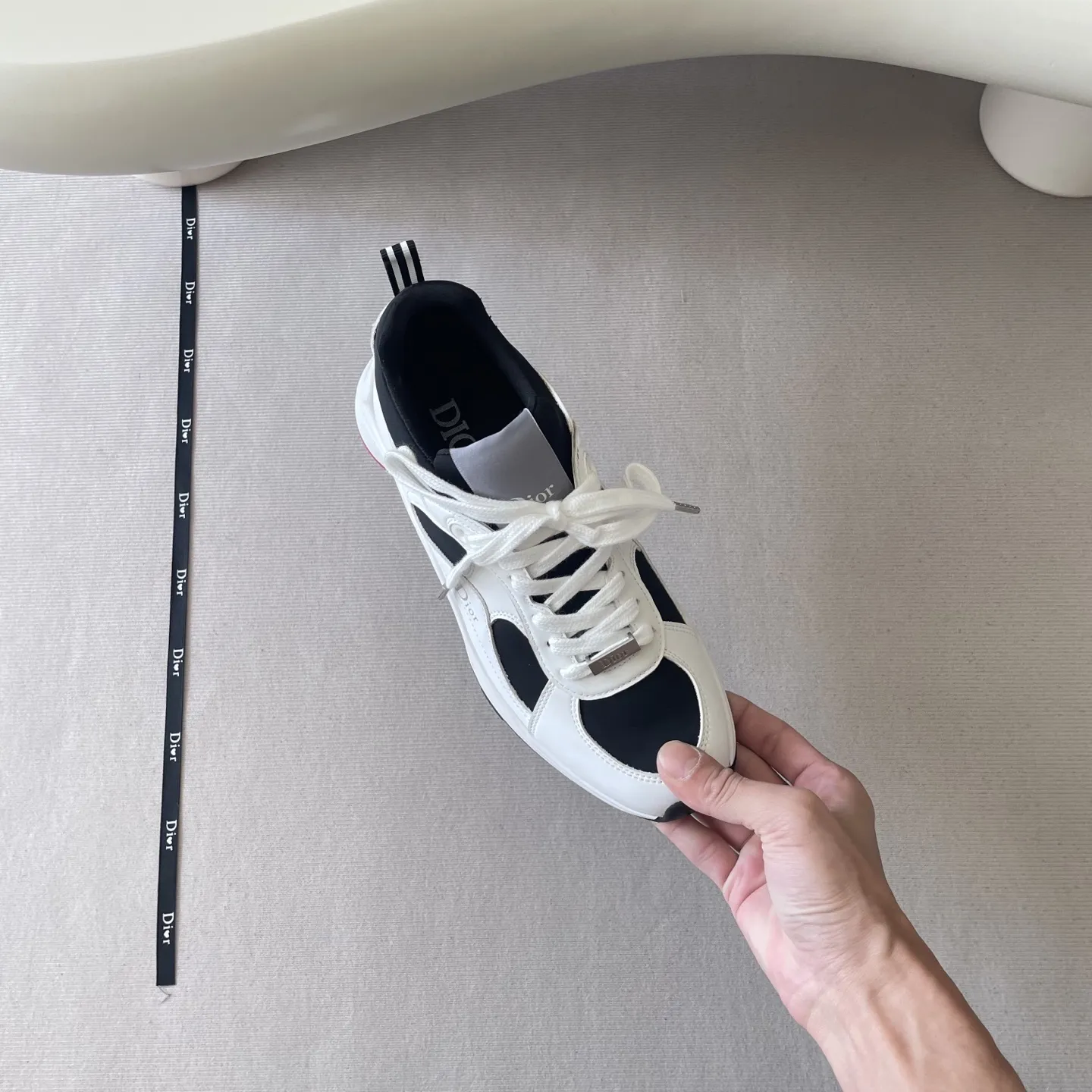 橙子出厂价💰170 预售25号出货 认准此版本: DIOR 迪奥2025顶级专柜 男士新品 官网上新 独家首发 迪奥DIOR 25SS Cd-type 老爹鞋/运动鞋/DIOR/迪奥/老爹鞋/男鞋 小红书秋冬新款 Cd-type 老爹鞋 迪奥新品天花板 ➤ 原版开模 代购版本 ➤ 进口小牛皮 ➤ 原版私膜真皮大底 ➤ 全套专柜包装 Size:40-44