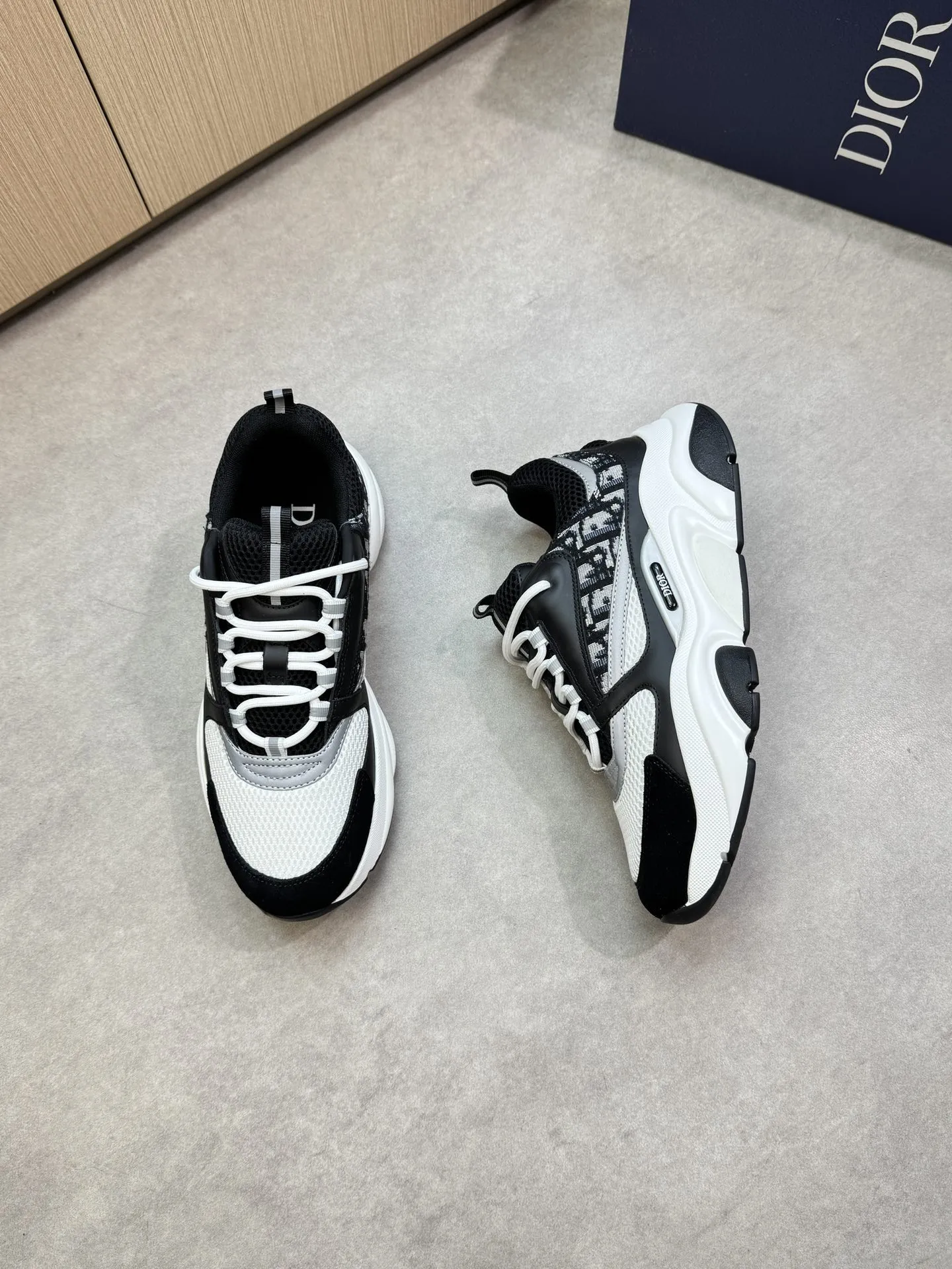 【 Dior】迪奥 P430💰 -高端品质 原单🔍🔍🔍休闲运动鞋 -鞋面:🔝纳帕小牛皮、高丝光网帆布匹、品牌图腾布匹、鞋舌.后跟;反光品牌织带 -内里:品牌帆布 -原版:超轻TPU发泡·橡胶;双色成型大底 -超高品控·做工精细:凸显(高端·贵气·档次) -Size :39-44(38、45、46,47,可订做)·D9285