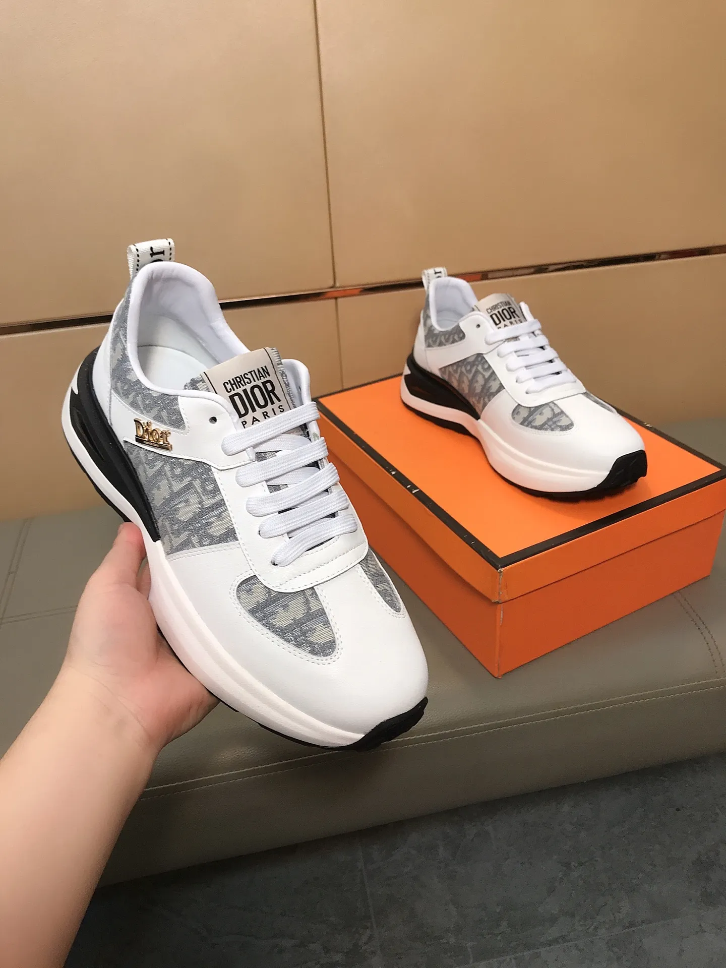 出厂价P231 &harr;️&harr;️👟👟【迪奥Dior】 新款休闲鞋，必爆款 ，采用潮流时尚鞋🎁 最新&bull;爆款📢鞋面采用进口牛皮+专用印花面料拼接设计 ，羊皮内里、垫脚，舒服橡胶大底 上脚轻巧舒适 [玫瑰] 实物更好看、值得拥有、码数：38一44