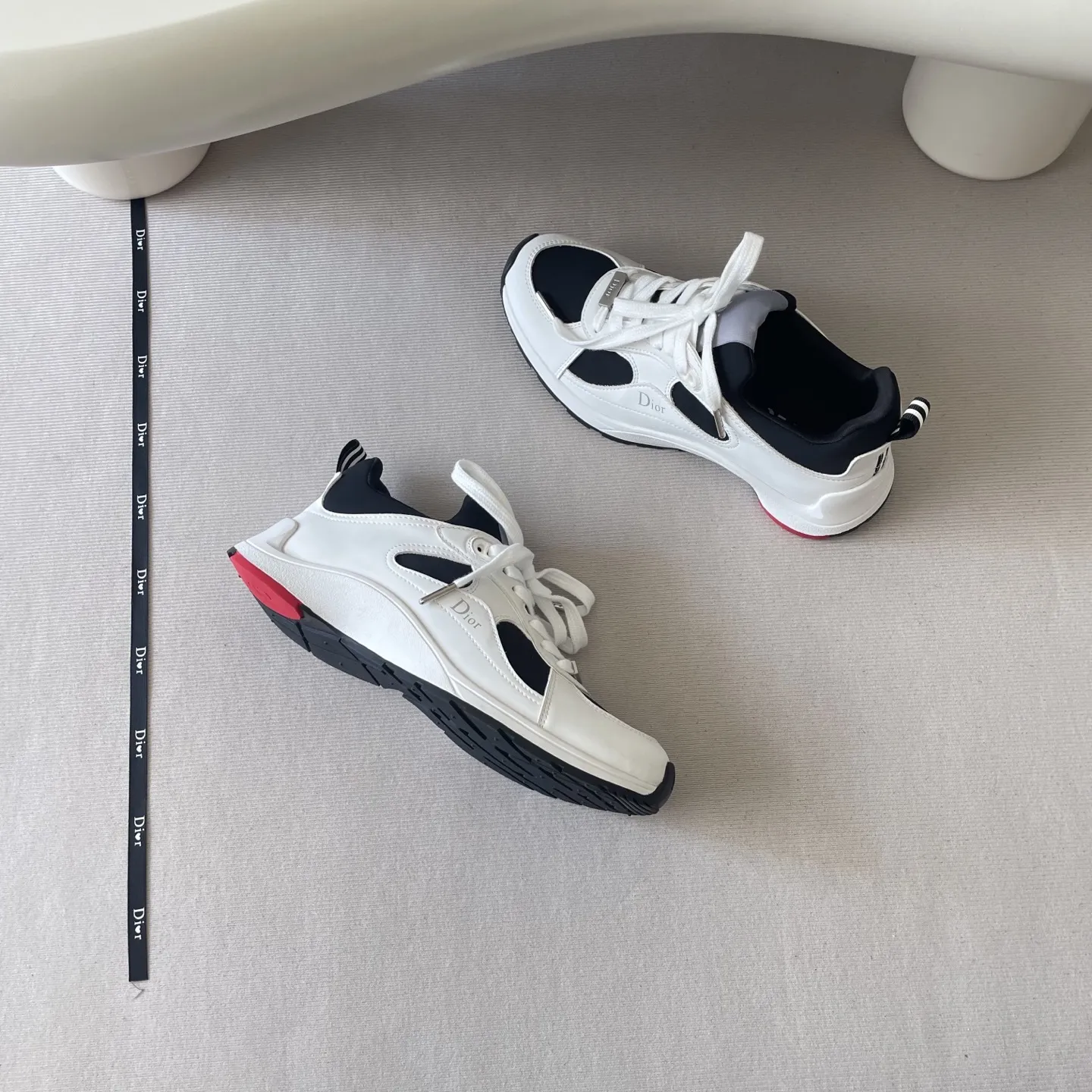 橙子出厂价💰170 预售25号出货 认准此版本: DIOR 迪奥2025顶级专柜 男士新品 官网上新 独家首发 迪奥DIOR 25SS Cd-type 老爹鞋/运动鞋/DIOR/迪奥/老爹鞋/男鞋 小红书秋冬新款 Cd-type 老爹鞋 迪奥新品天花板 ➤ 原版开模 代购版本 ➤ 进口小牛皮 ➤ 原版私膜真皮大底 ➤ 全套专柜包装 Size:40-44