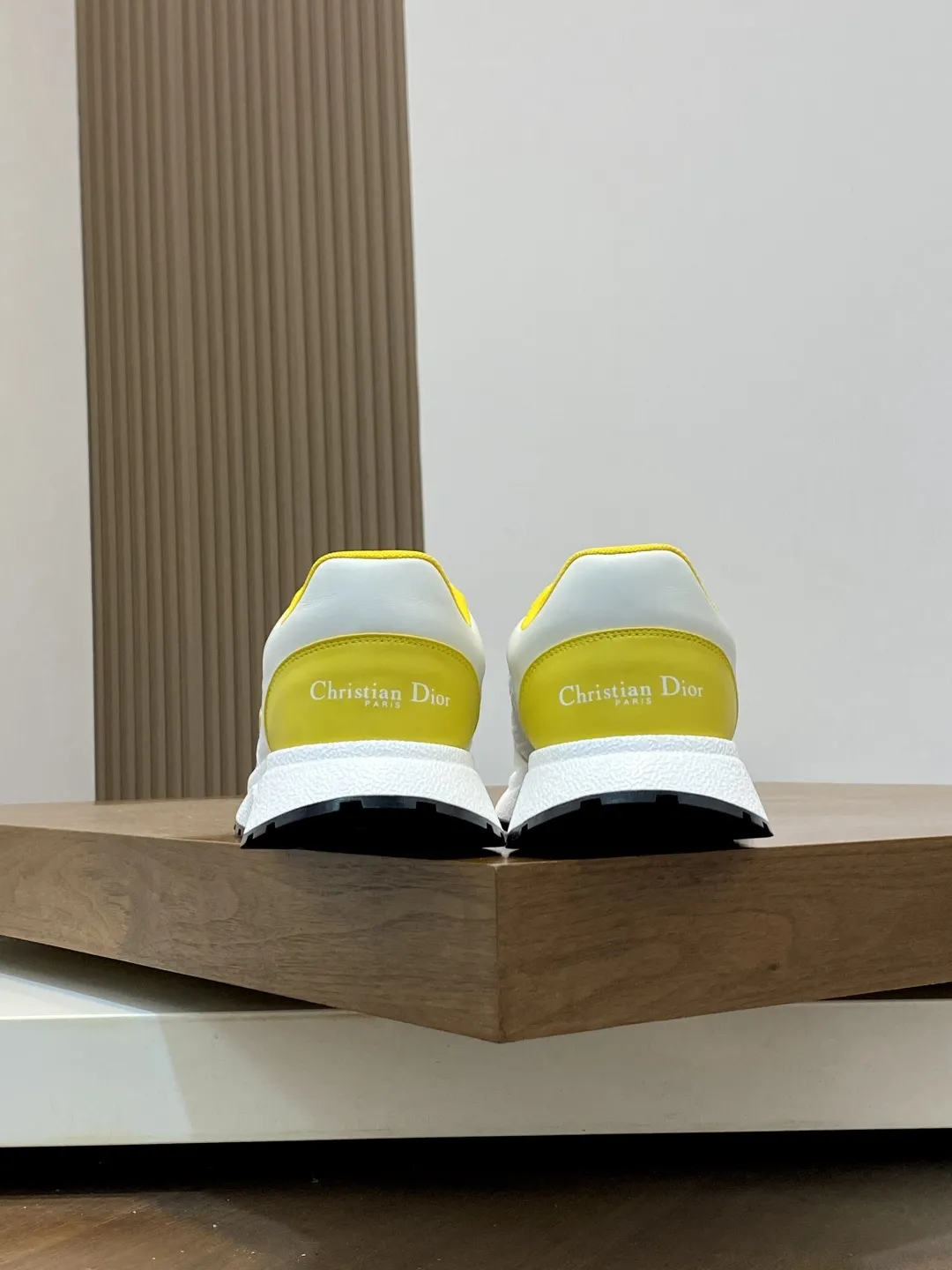 💰430 𝐂𝐡𝐫𝐢𝐬𝐭𝐢𝐚𝐧 𝐃𝐢𝐨𝐫# 迪奥透气飞织休闲运动鞋 柔软透气的鞋面与轻盈的纹理效果橡胶鞋底相得益彰,饰以各种经典细节,是日常造型的理想之选 可与各式休闲单品搭配,打造精致造型 底厚 :3.5CM Size:39-44(38 45定制)