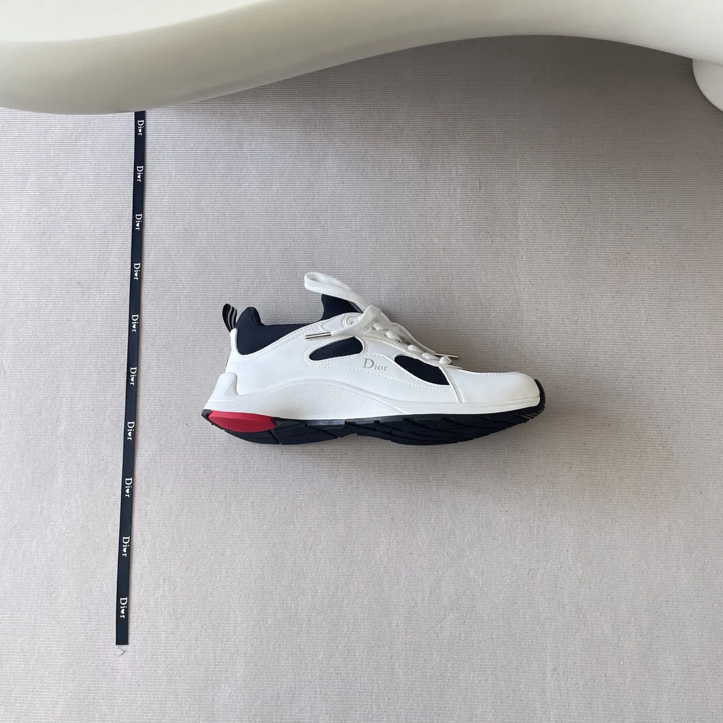 橙子出厂价💰170 预售25号出货 认准此版本: DIOR 迪奥2025顶级专柜 男士新品 官网上新 独家首发 迪奥DIOR 25SS Cd-type 老爹鞋/运动鞋/DIOR/迪奥/老爹鞋/男鞋 小红书秋冬新款 Cd-type 老爹鞋 迪奥新品天花板 ➤ 原版开模 代购版本 ➤ 进口小牛皮 ➤ 原版私膜真皮大底 ➤ 全套专柜包装 Size：40-44
