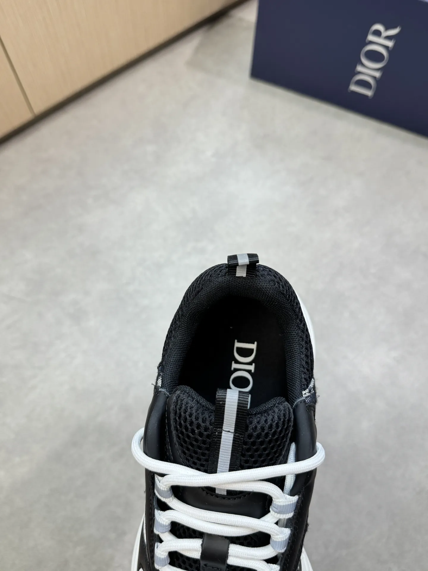 【 Dior】迪奥 P430💰 -高端品质 原单🔍🔍🔍休闲运动鞋 -鞋面:🔝纳帕小牛皮、高丝光网帆布匹、品牌图腾布匹、鞋舌.后跟;反光品牌织带 -内里:品牌帆布 -原版:超轻TPU发泡·橡胶;双色成型大底 -超高品控·做工精细:凸显(高端·贵气·档次) -Size :39-44(38、45、46,47,可订做)·D9285