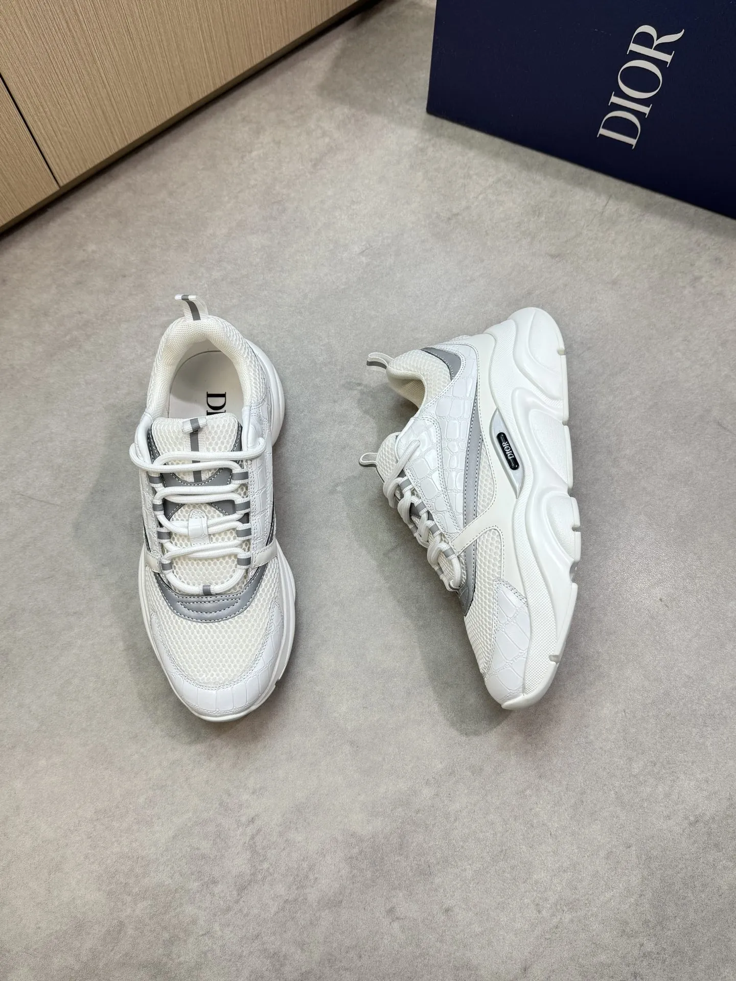 【 Dior】迪奥 P430💰 -高端品质 原单🔍🔍🔍休闲运动鞋 -鞋面:🔝石头纹小牛皮、高丝光网帆布匹、品牌图腾布匹、鞋舌.后跟;反光品牌织带 -内里:品牌帆布 -原版:超轻TPU发泡·橡胶;双色成型大底 -超高品控·做工精细:凸显(高端·贵气·档次) -Size :39-44(38、45、46,47,可订做)·D9285