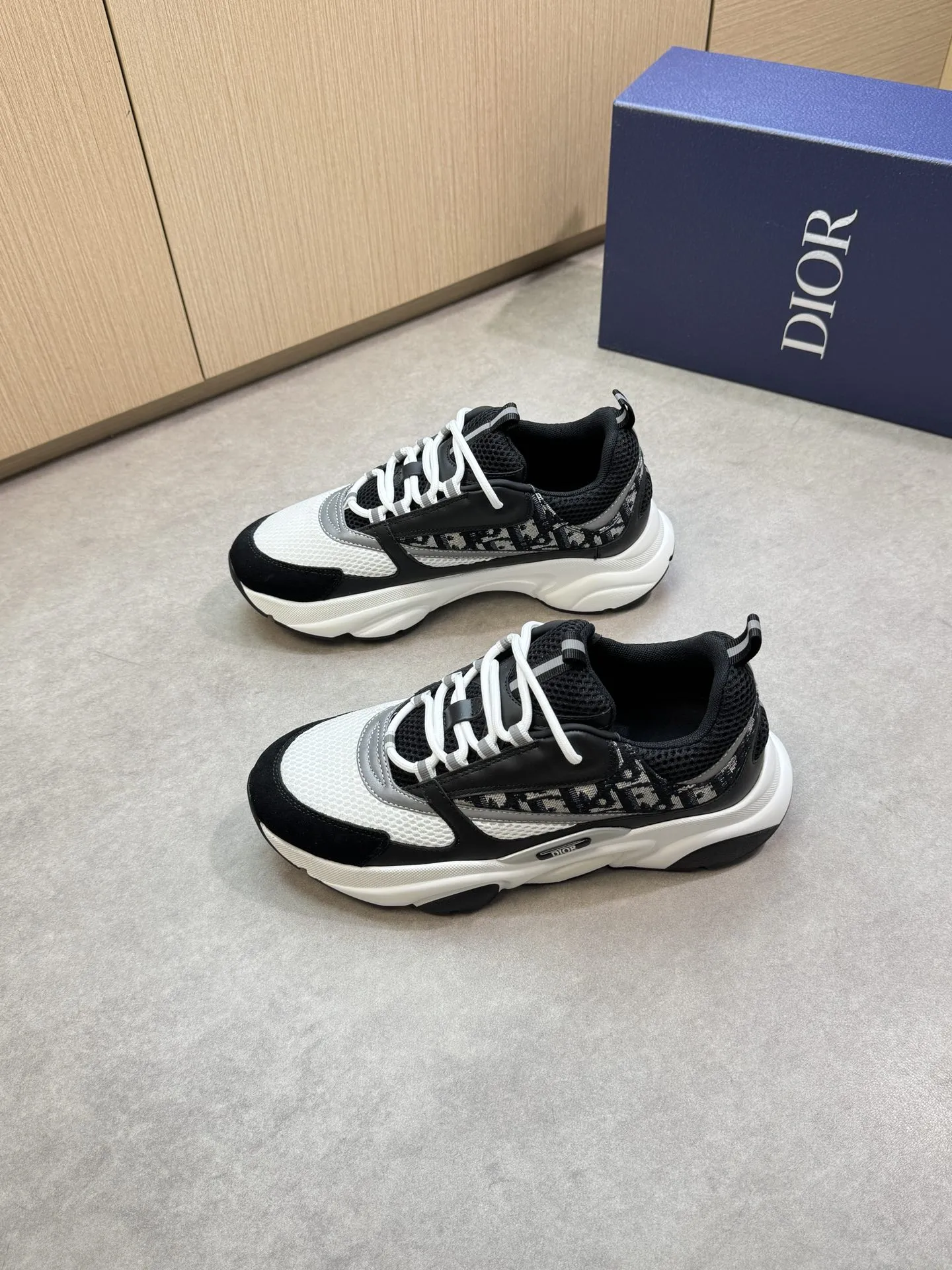 【 Dior】迪奥 P430💰 -高端品质 原单🔍🔍🔍休闲运动鞋 -鞋面:🔝纳帕小牛皮、高丝光网帆布匹、品牌图腾布匹、鞋舌.后跟;反光品牌织带 -内里:品牌帆布 -原版:超轻TPU发泡·橡胶;双色成型大底 -超高品控·做工精细:凸显(高端·贵气·档次) -Size :39-44(38、45、46,47,可订做)·D9285