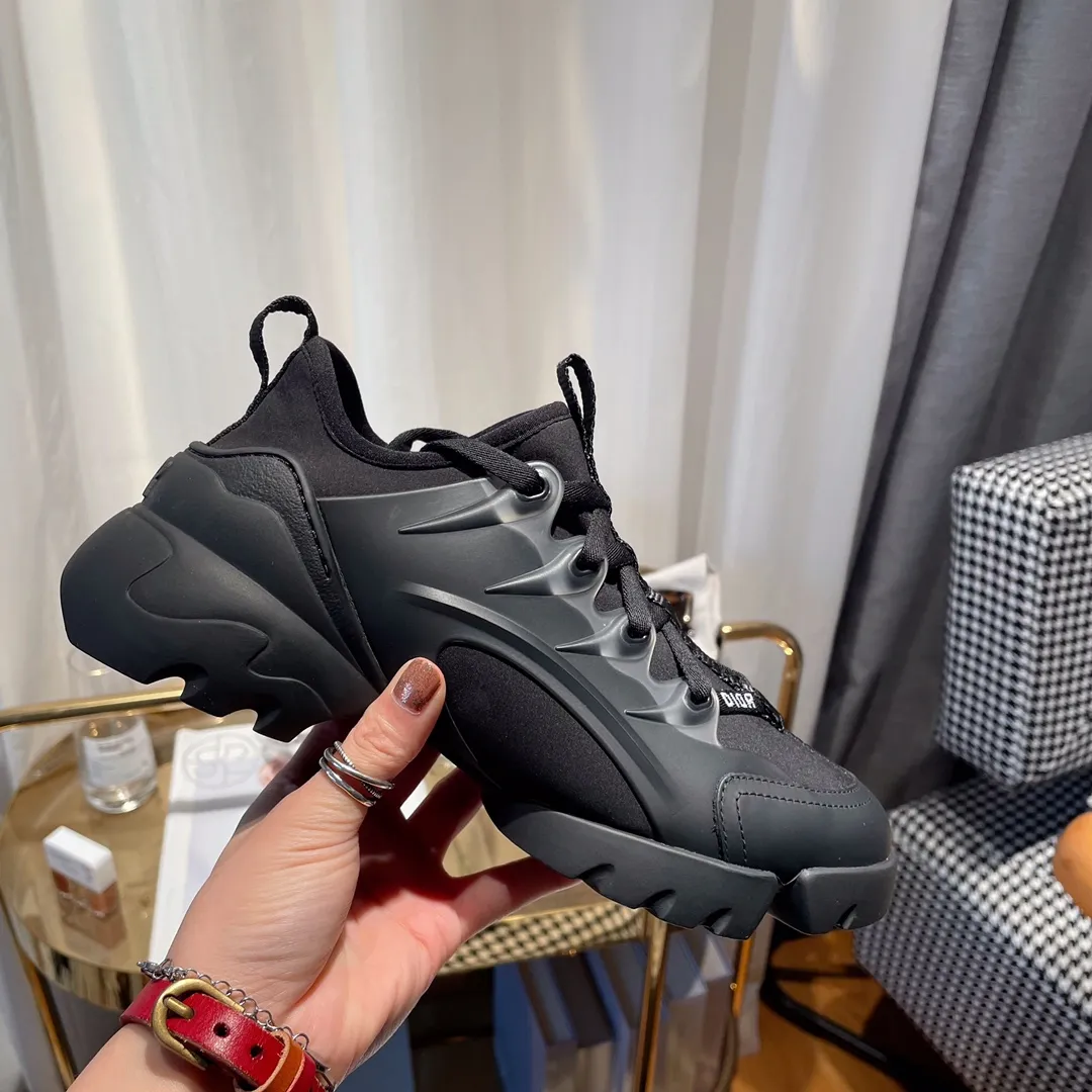 橙子出厂价💰130 Dior 迪奥经典款老爹鞋 运动鞋 全新系列灵感由Dior主设计师让礼服上的织带与优雅的巧妙结合在完美鞋型上,超级经典好看! 码数:34-41