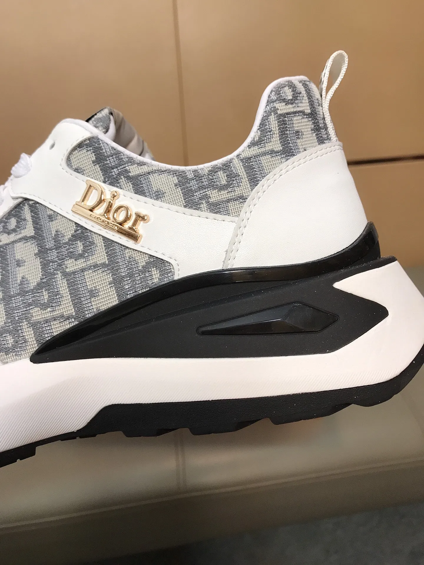 出厂价P231 &harr;️&harr;️👟👟【迪奥Dior】 新款休闲鞋，必爆款 ，采用潮流时尚鞋🎁 最新&bull;爆款📢鞋面采用进口牛皮+专用印花面料拼接设计 ，羊皮内里、垫脚，舒服橡胶大底 上脚轻巧舒适 [玫瑰] 实物更好看、值得拥有、码数：38一44