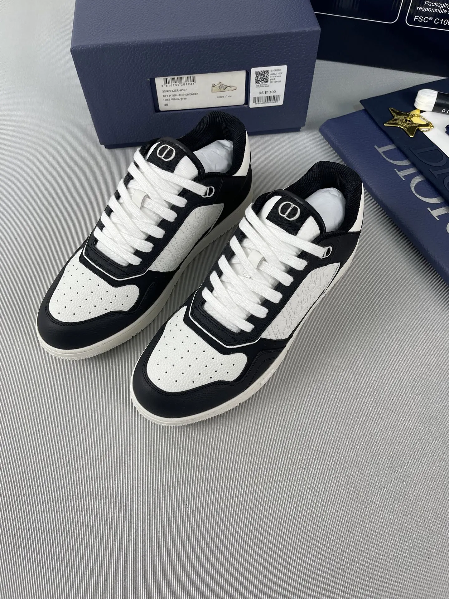 Dior『迪奥』2025超🔥B27升级版新款运动鞋👫情侣鞋。高版本1:1 采用油边套楦工艺,面料进口头层牛皮+高科技面料,内里牛皮+定制里布。TPU原版刻复大底。高底帮齐出30多色 码数:女35-42 男38-45 出厂价底p270💰 欢迎各位老总比货……