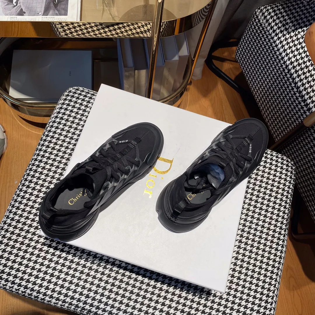 橙子出厂价💰130 Dior 迪奥经典款老爹鞋 运动鞋 全新系列灵感由Dior主设计师让礼服上的织带与优雅的巧妙结合在完美鞋型上,超级经典好看! 码数:34-41