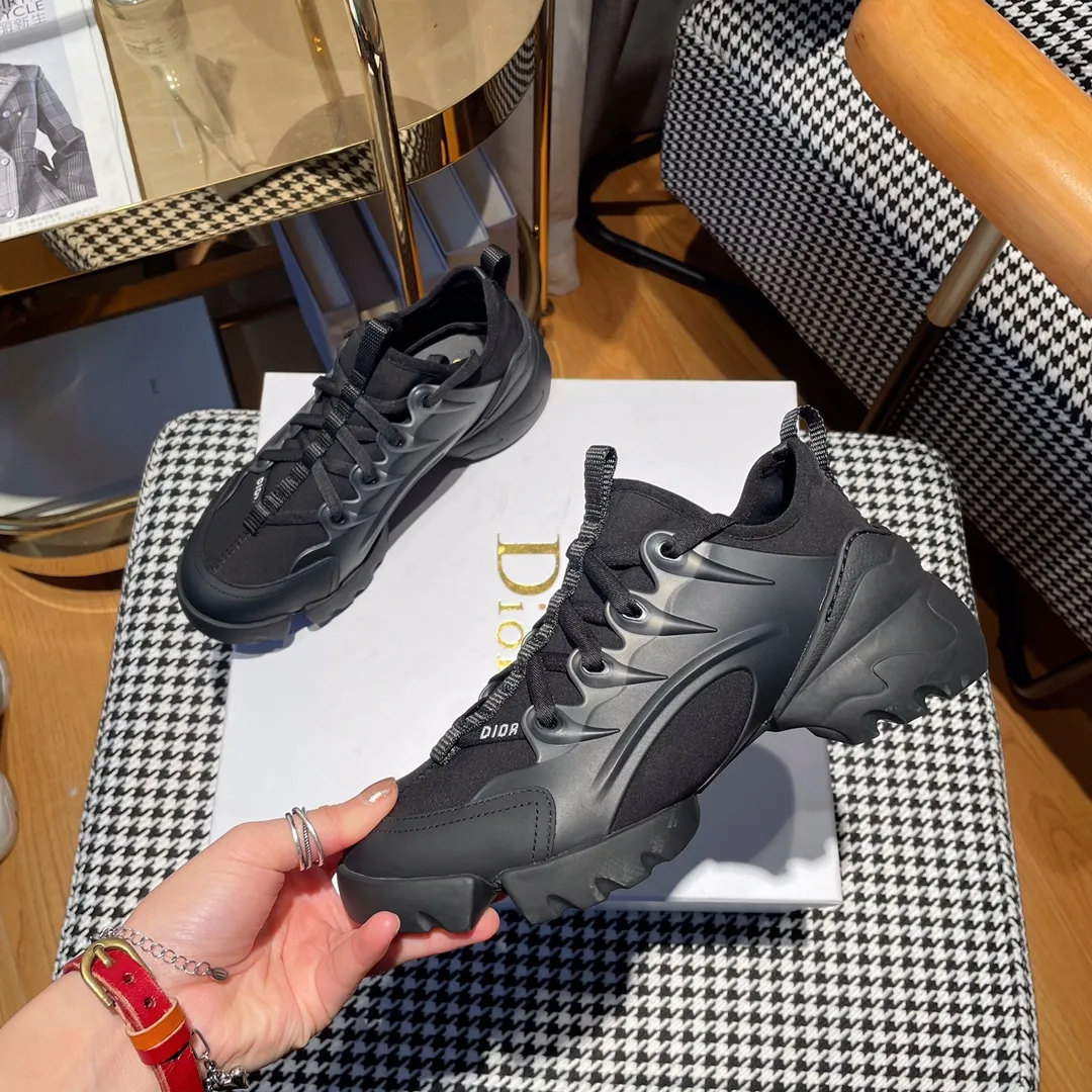 橙子出厂价💰130 Dior 迪奥经典款老爹鞋 运动鞋 全新系列灵感由Dior主设计师让礼服上的织带与优雅的巧妙结合在完美鞋型上,超级经典好看! 码数:34-41