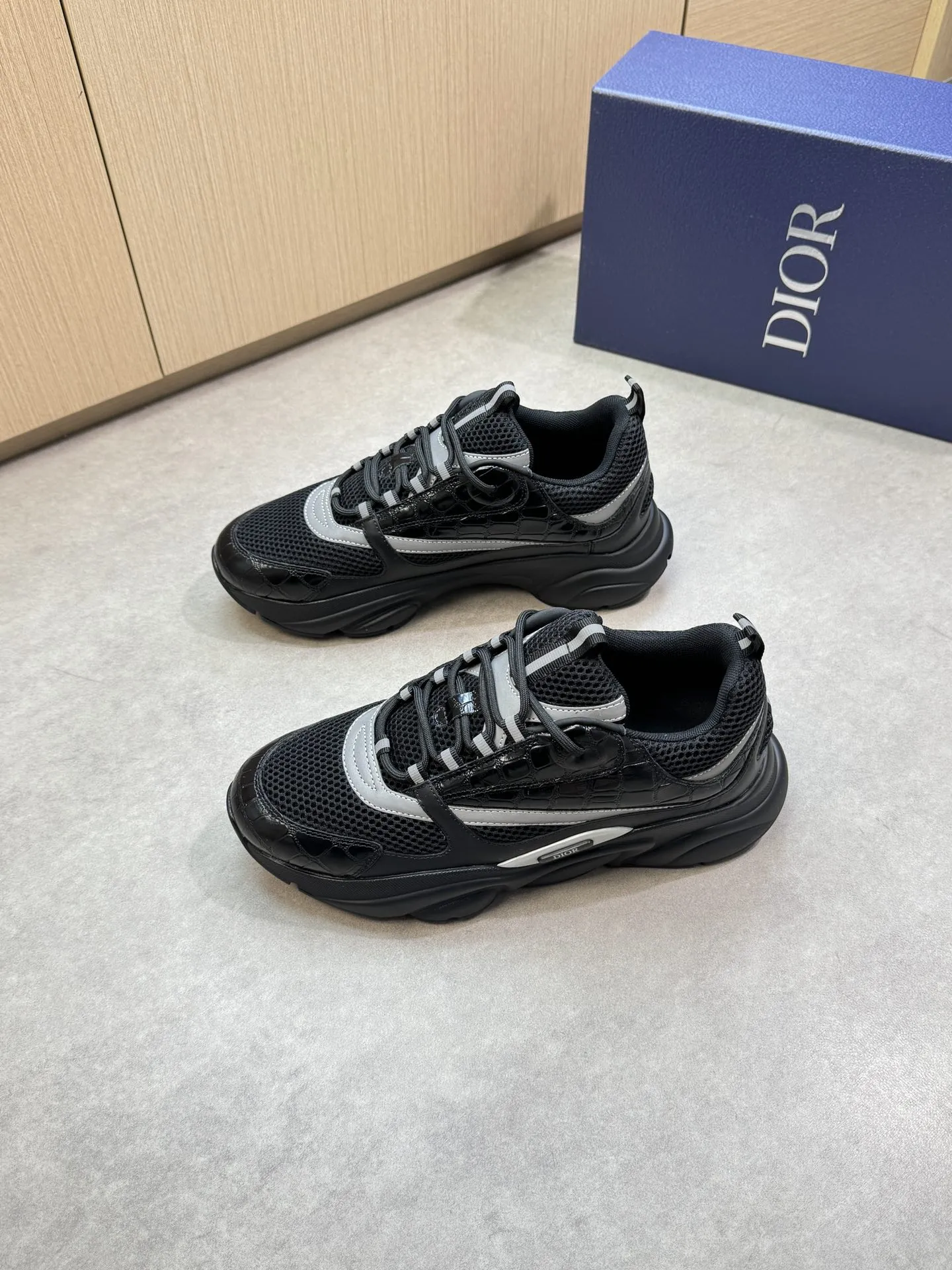 【 Dior】迪奥 P430💰 -高端品质 原单🔍🔍🔍休闲运动鞋 -鞋面:🔝石头纹小牛皮、高丝光网帆布匹、品牌图腾布匹、鞋舌.后跟;反光品牌织带 -内里:品牌帆布 -原版:超轻TPU发泡·橡胶;双色成型大底 -超高品控·做工精细:凸显(高端·贵气·档次) -Size :39-44(38、45、46,47,可订做)·D9285