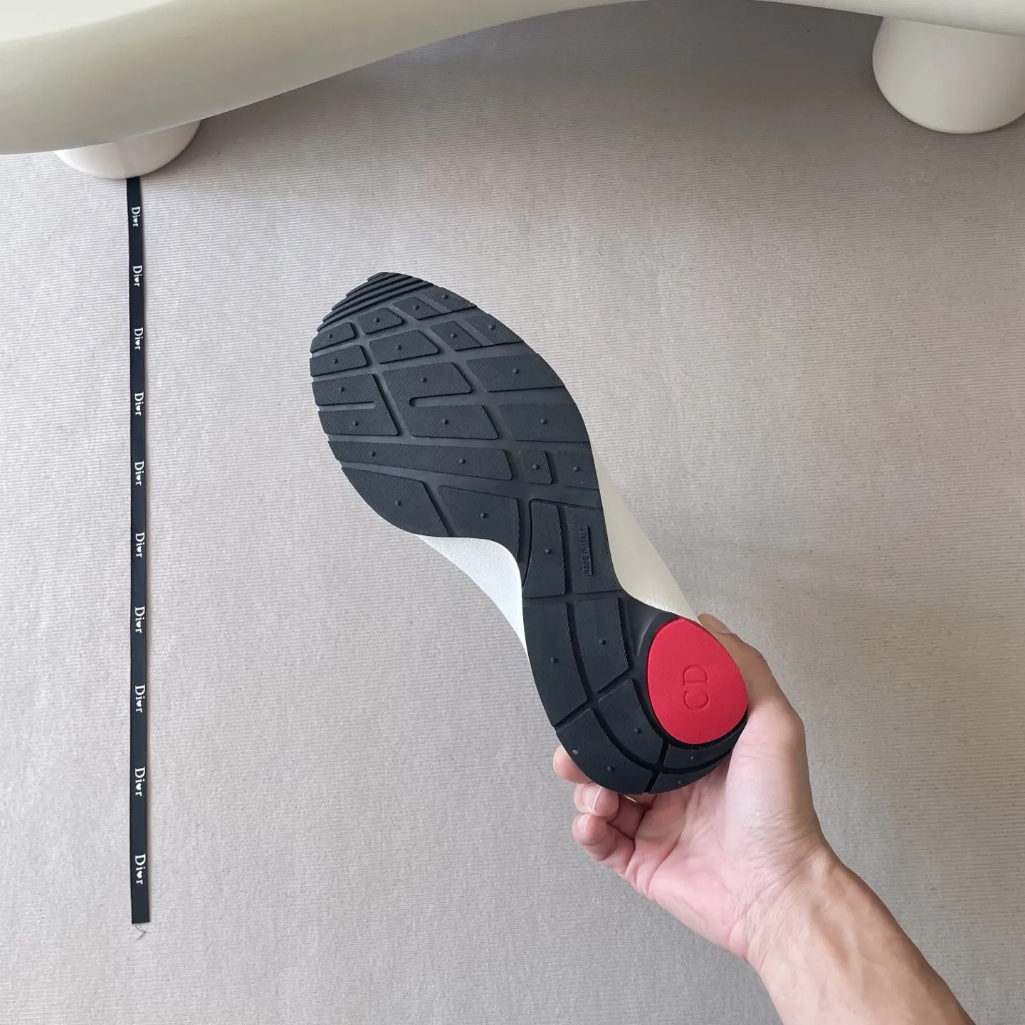 橙子出厂价💰170 预售25号出货 认准此版本: DIOR 迪奥2025顶级专柜 男士新品 官网上新 独家首发 迪奥DIOR 25SS Cd-type 老爹鞋/运动鞋/DIOR/迪奥/老爹鞋/男鞋 小红书秋冬新款 Cd-type 老爹鞋 迪奥新品天花板 ➤ 原版开模 代购版本 ➤ 进口小牛皮 ➤ 原版私膜真皮大底 ➤ 全套专柜包装 Size:40-44