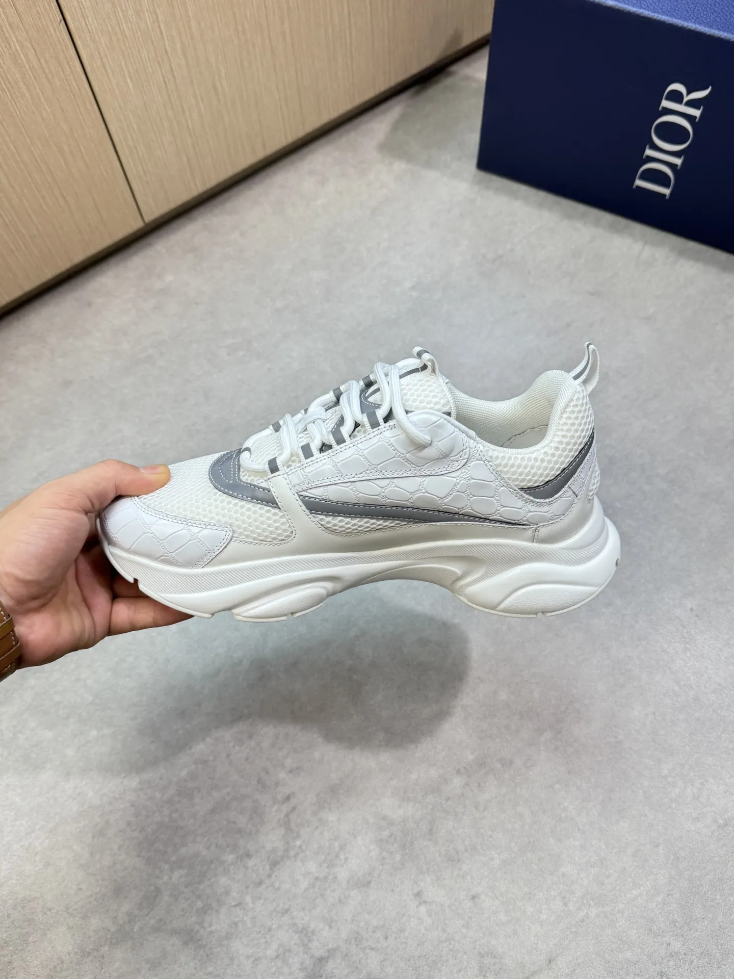 【 Dior】迪奥 P430💰 -高端品质 原单🔍🔍🔍休闲运动鞋 -鞋面：🔝石头纹小牛皮、高丝光网帆布匹、品牌图腾布匹、鞋舌.后跟；反光品牌织带 -内里：品牌帆布 -原版：超轻TPU发泡&middot;橡胶；双色成型大底 -超高品控&middot;做工精细：凸显(高端&middot;贵气&middot;档次) -Size ：39-44（38、45、46，47，可订做)&middot;D9285
