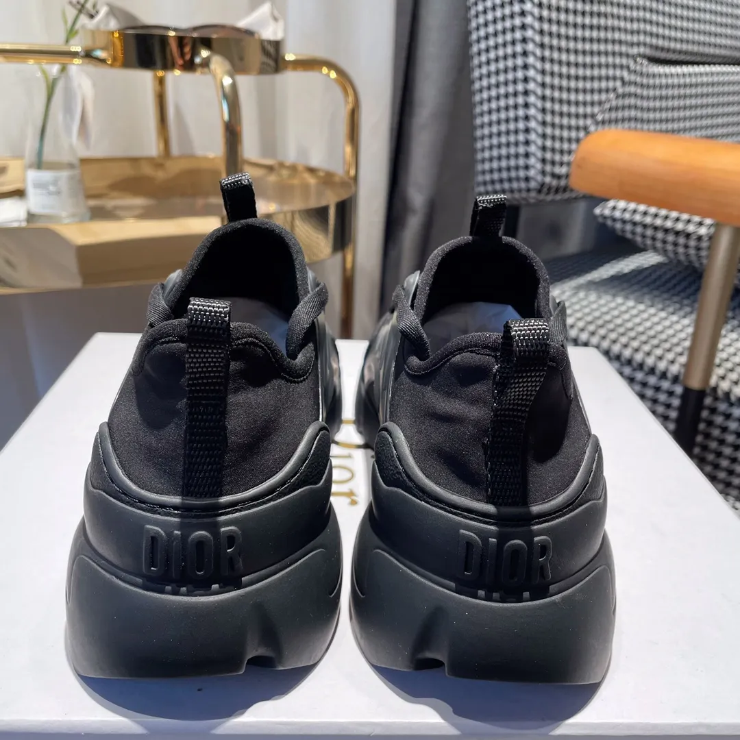 橙子出厂价💰130 Dior 迪奥经典款老爹鞋 运动鞋 全新系列灵感由Dior主设计师让礼服上的织带与优雅的巧妙结合在完美鞋型上,超级经典好看! 码数:34-41