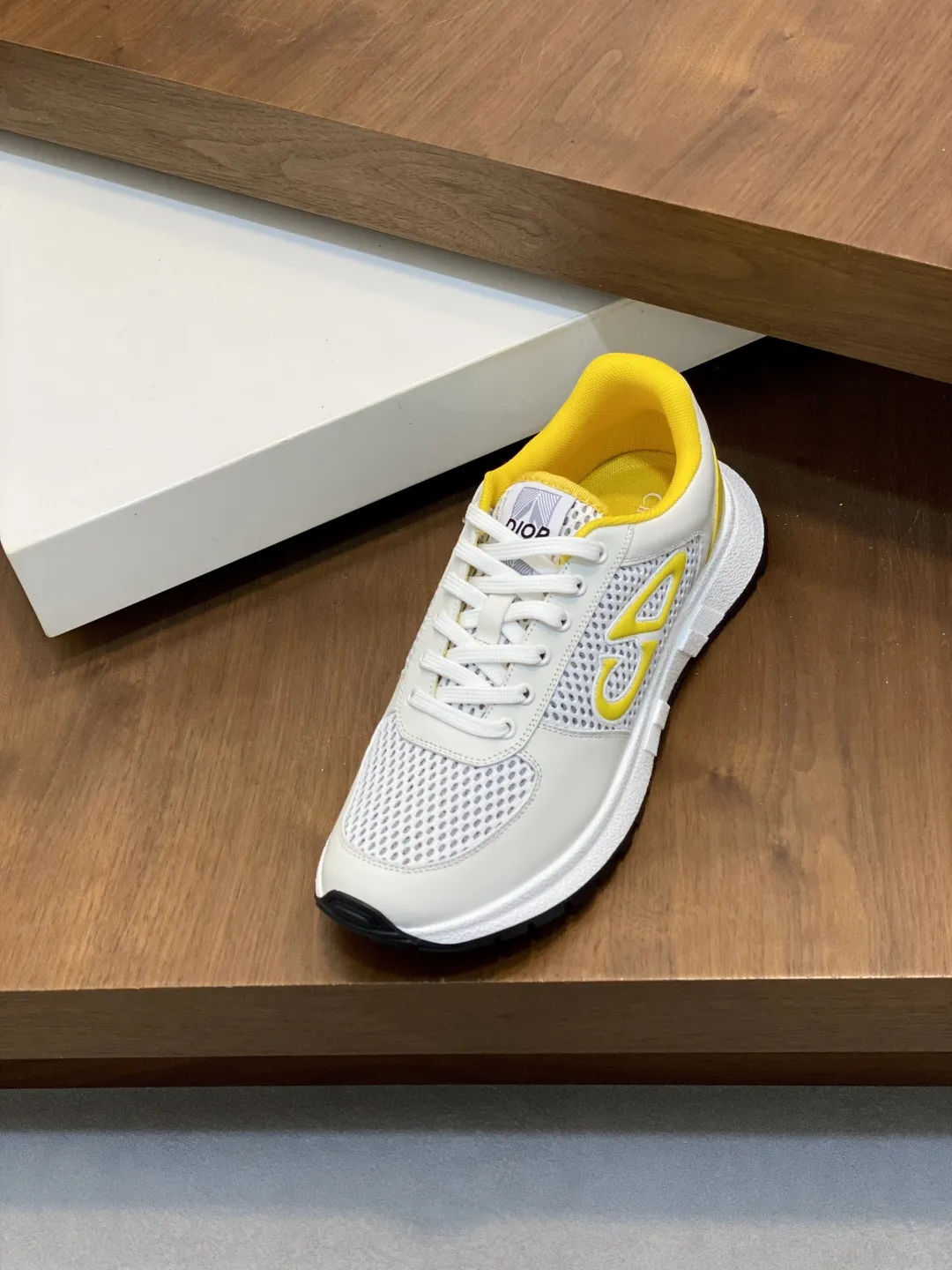 💰430 𝐂𝐡𝐫𝐢𝐬𝐭𝐢𝐚𝐧 𝐃𝐢𝐨𝐫# 迪奥透气飞织休闲运动鞋 柔软透气的鞋面与轻盈的纹理效果橡胶鞋底相得益彰，饰以各种经典细节，是日常造型的理想之选 可与各式休闲单品搭配，打造精致造型 底厚 ：3.5CM Size：39-44（38 45定制）