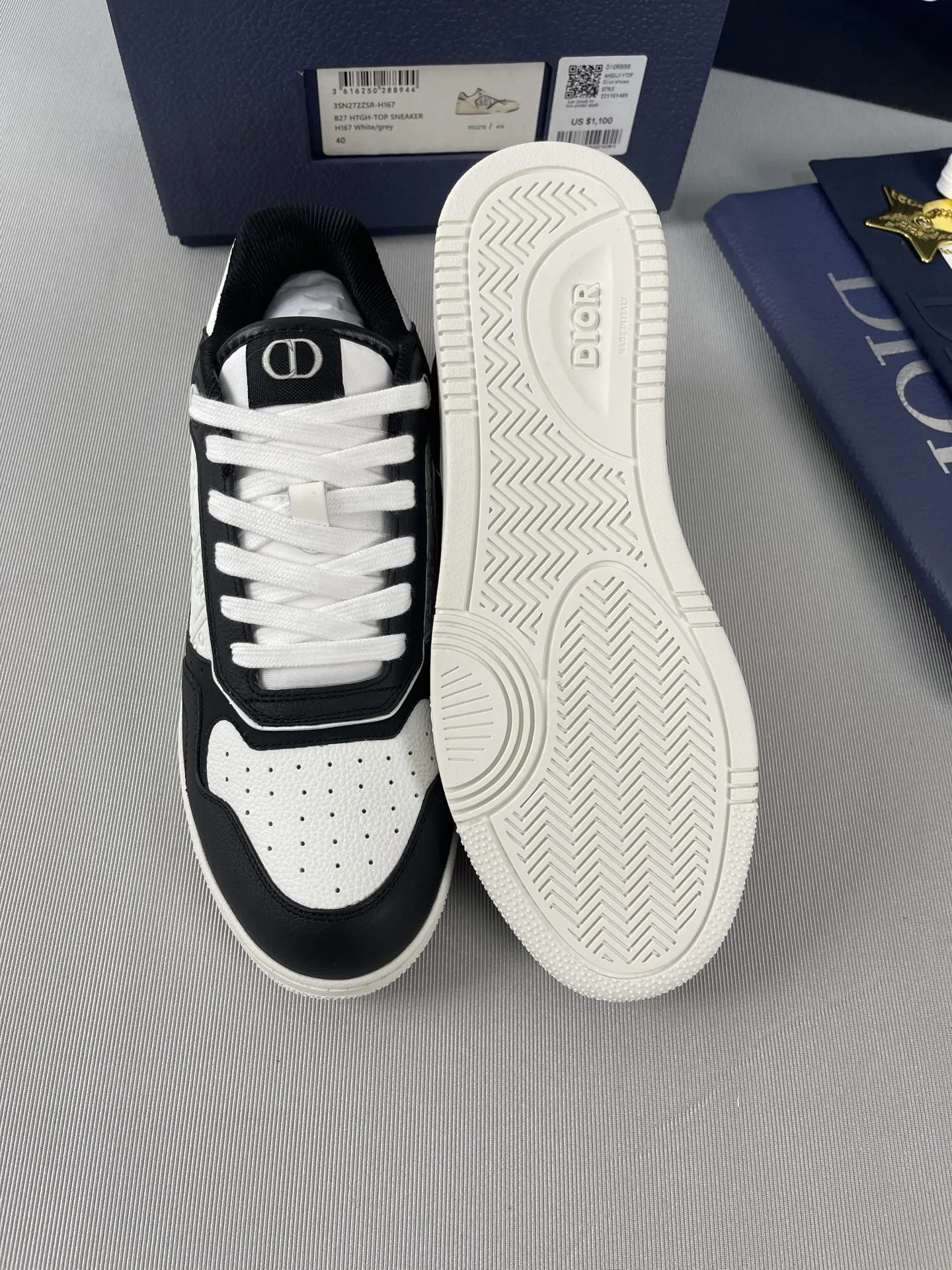 Dior『迪奥』2025超🔥B27升级版新款运动鞋👫情侣鞋。高版本1:1 采用油边套楦工艺，面料进口头层牛皮+高科技面料，内里牛皮+定制里布。TPU原版刻复大底。高底帮齐出30多色 码数:女35-42 男38-45 出厂价底p270💰 欢迎各位老总比货&hellip;&hellip;