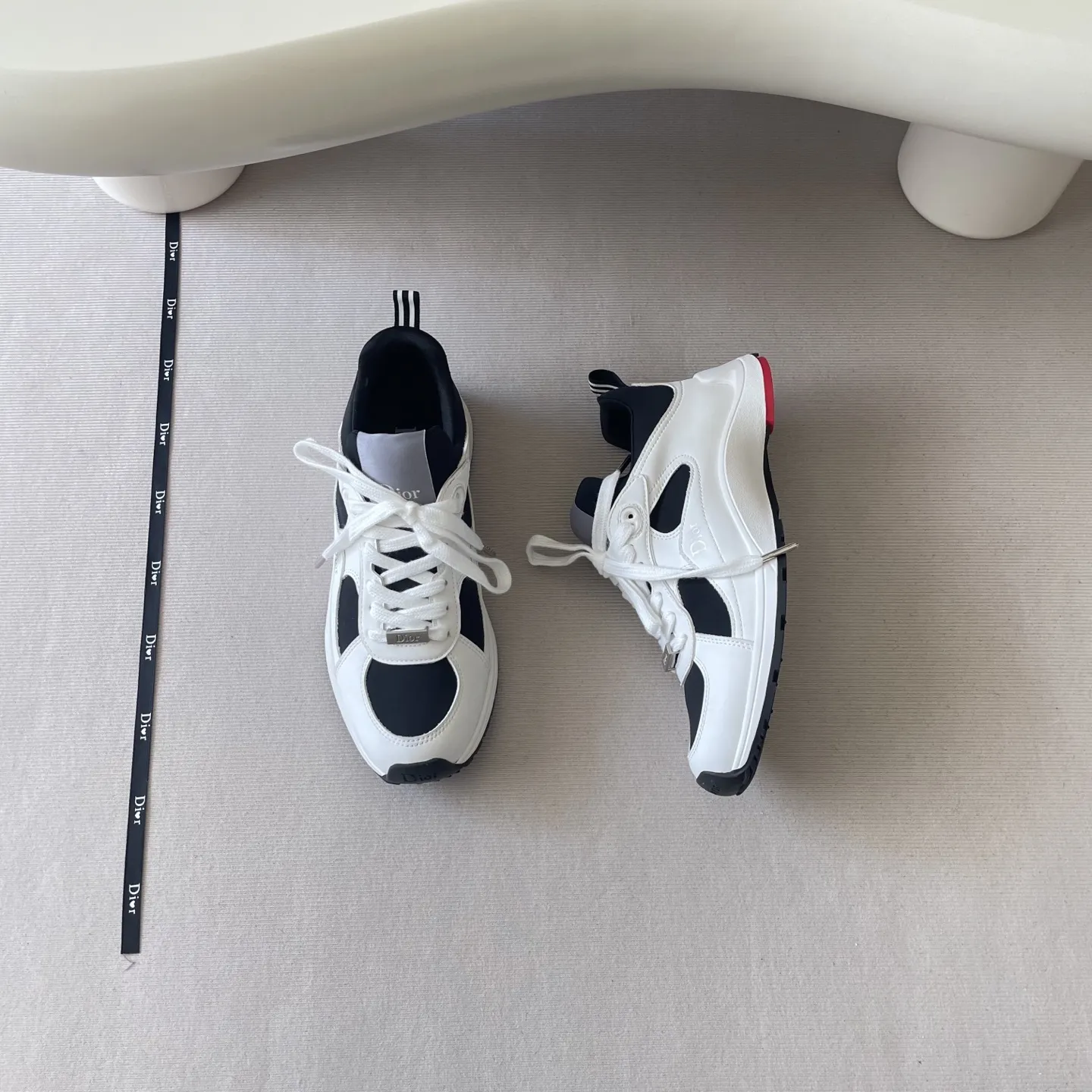 橙子出厂价💰170 预售25号出货 认准此版本: DIOR 迪奥2025顶级专柜 男士新品 官网上新 独家首发 迪奥DIOR 25SS Cd-type 老爹鞋/运动鞋/DIOR/迪奥/老爹鞋/男鞋 小红书秋冬新款 Cd-type 老爹鞋 迪奥新品天花板 ➤ 原版开模 代购版本 ➤ 进口小牛皮 ➤ 原版私膜真皮大底 ➤ 全套专柜包装 Size:40-44