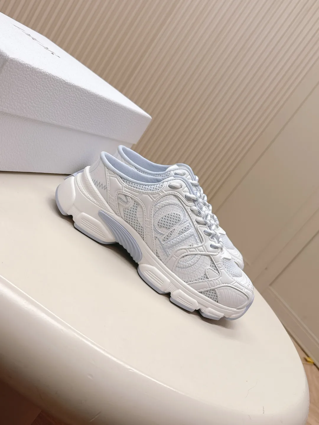 最新老爹半拖款 情侣款 迪奥 Dior Chrono p310 新款休闲运动鞋跑鞋老爹鞋 真的酷毙了，未来感十足!真的好飒！再次演绎了迪奥酷时尚的理念，幸运星为你加持好运，全新的EVA鞋底超轻超软!原版完美复刻！全对版材质 模具！！35-45