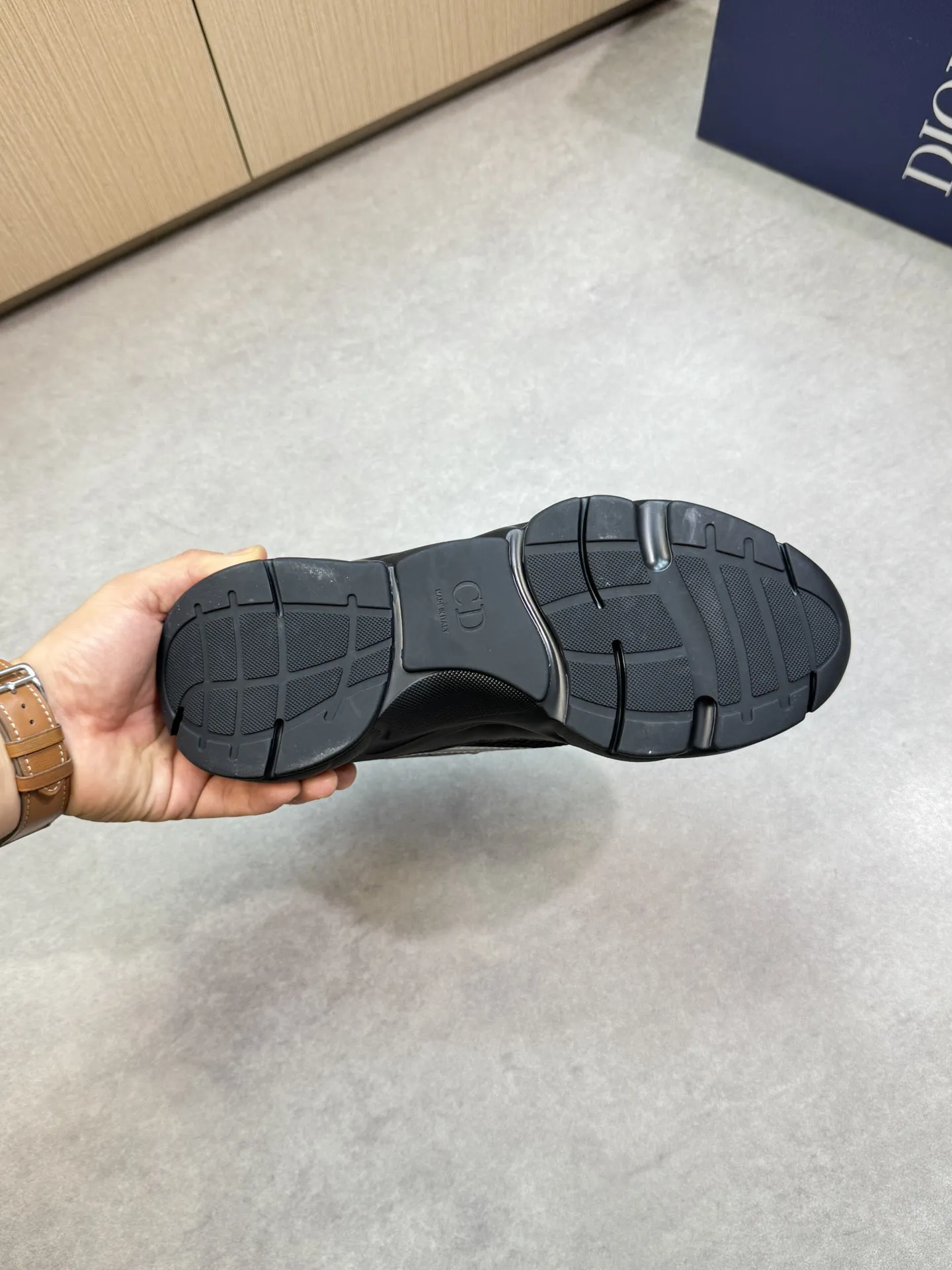 【 Dior】迪奥 P430💰 -高端品质 原单🔍🔍🔍休闲运动鞋 -鞋面：🔝石头纹小牛皮、高丝光网帆布匹、品牌图腾布匹、鞋舌.后跟；反光品牌织带 -内里：品牌帆布 -原版：超轻TPU发泡&middot;橡胶；双色成型大底 -超高品控&middot;做工精细：凸显(高端&middot;贵气&middot;档次) -Size ：39-44（38、45、46，47，可订做)&middot;D9285