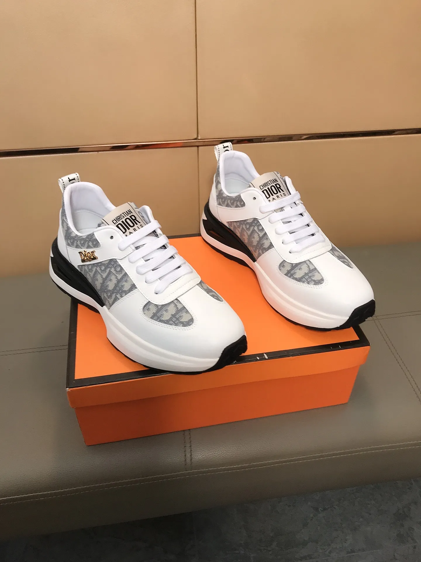 出厂价P231 &harr;️&harr;️👟👟【迪奥Dior】 新款休闲鞋，必爆款 ，采用潮流时尚鞋🎁 最新&bull;爆款📢鞋面采用进口牛皮+专用印花面料拼接设计 ，羊皮内里、垫脚，舒服橡胶大底 上脚轻巧舒适 [玫瑰] 实物更好看、值得拥有、码数：38一44