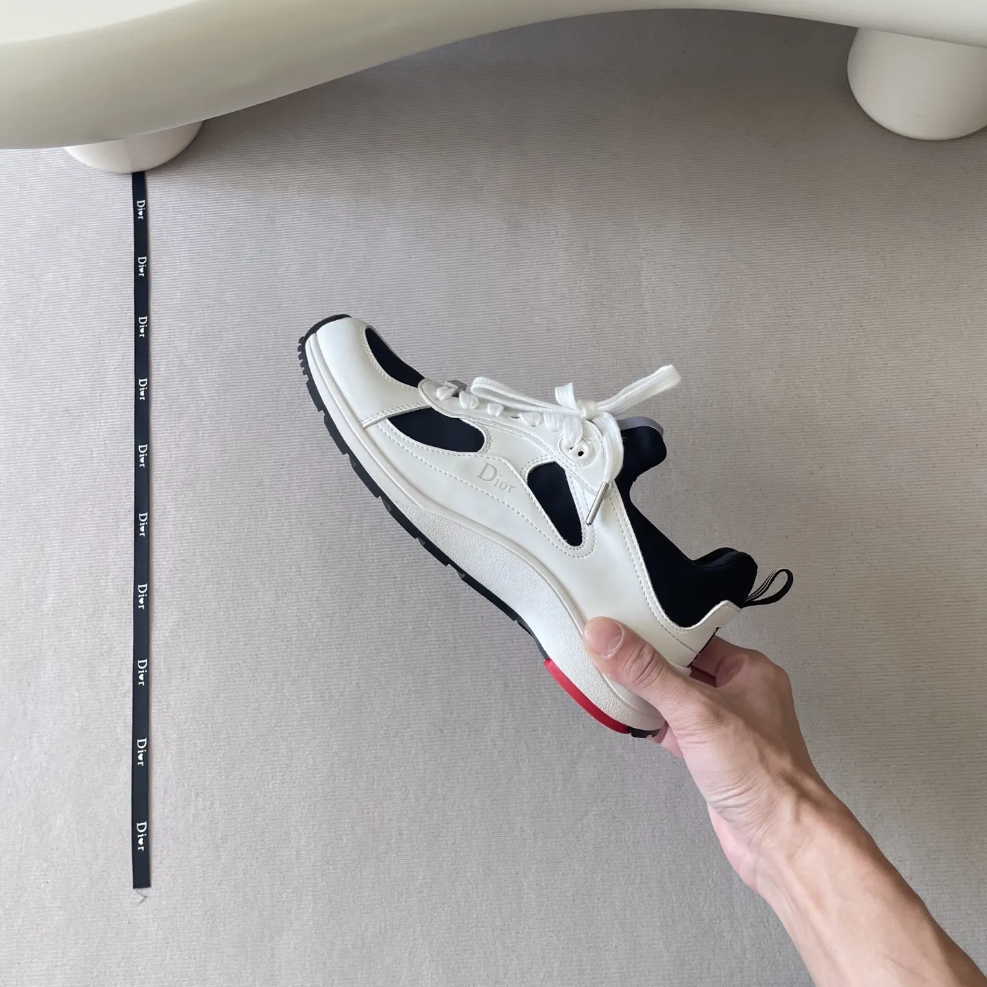 橙子出厂价💰170 预售25号出货 认准此版本: DIOR 迪奥2025顶级专柜 男士新品 官网上新 独家首发 迪奥DIOR 25SS Cd-type 老爹鞋/运动鞋/DIOR/迪奥/老爹鞋/男鞋 小红书秋冬新款 Cd-type 老爹鞋 迪奥新品天花板 ➤ 原版开模 代购版本 ➤ 进口小牛皮 ➤ 原版私膜真皮大底 ➤ 全套专柜包装 Size：40-44