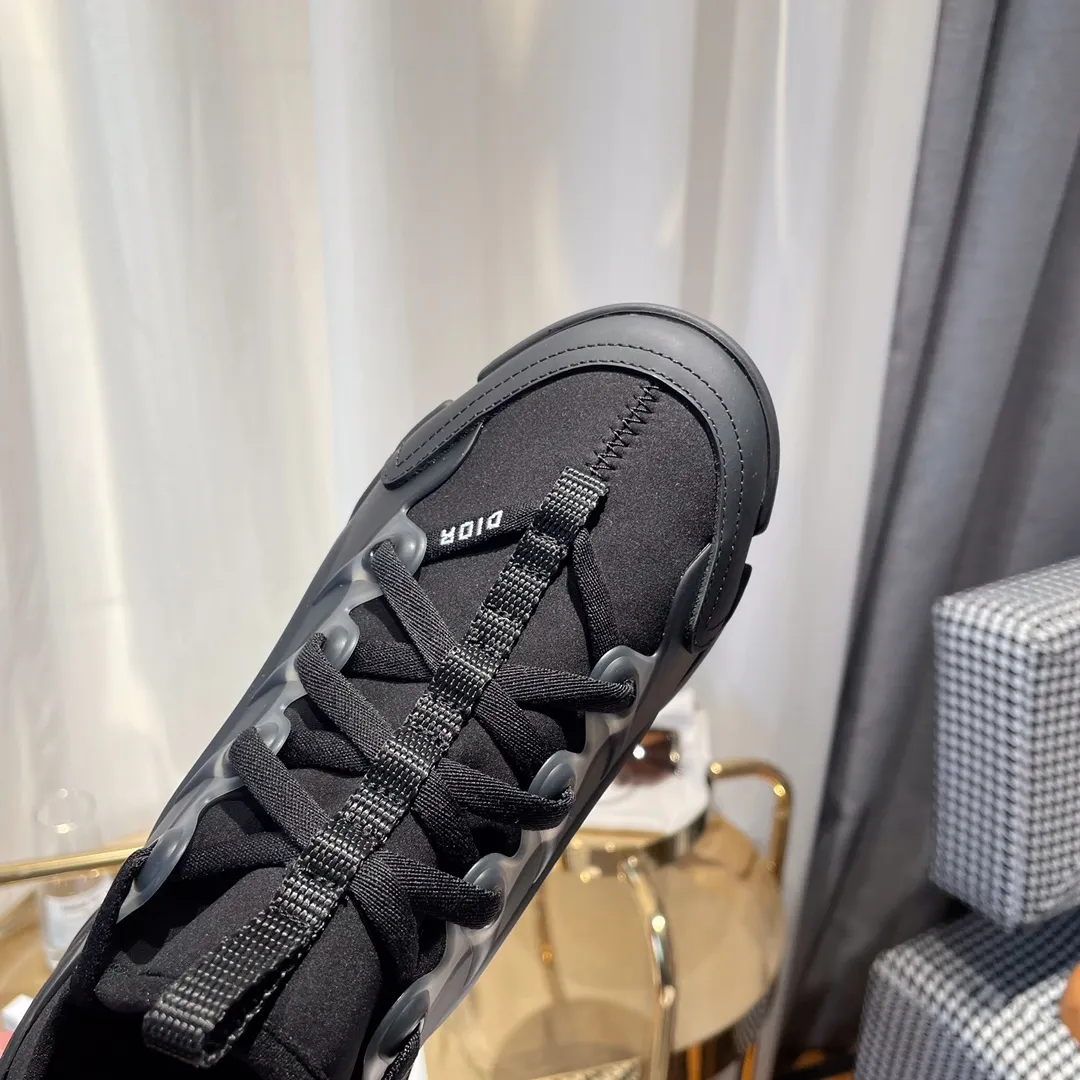 橙子出厂价💰130 Dior 迪奥经典款老爹鞋 运动鞋 全新系列灵感由Dior主设计师让礼服上的织带与优雅的巧妙结合在完美鞋型上，超级经典好看！ 码数：34-41