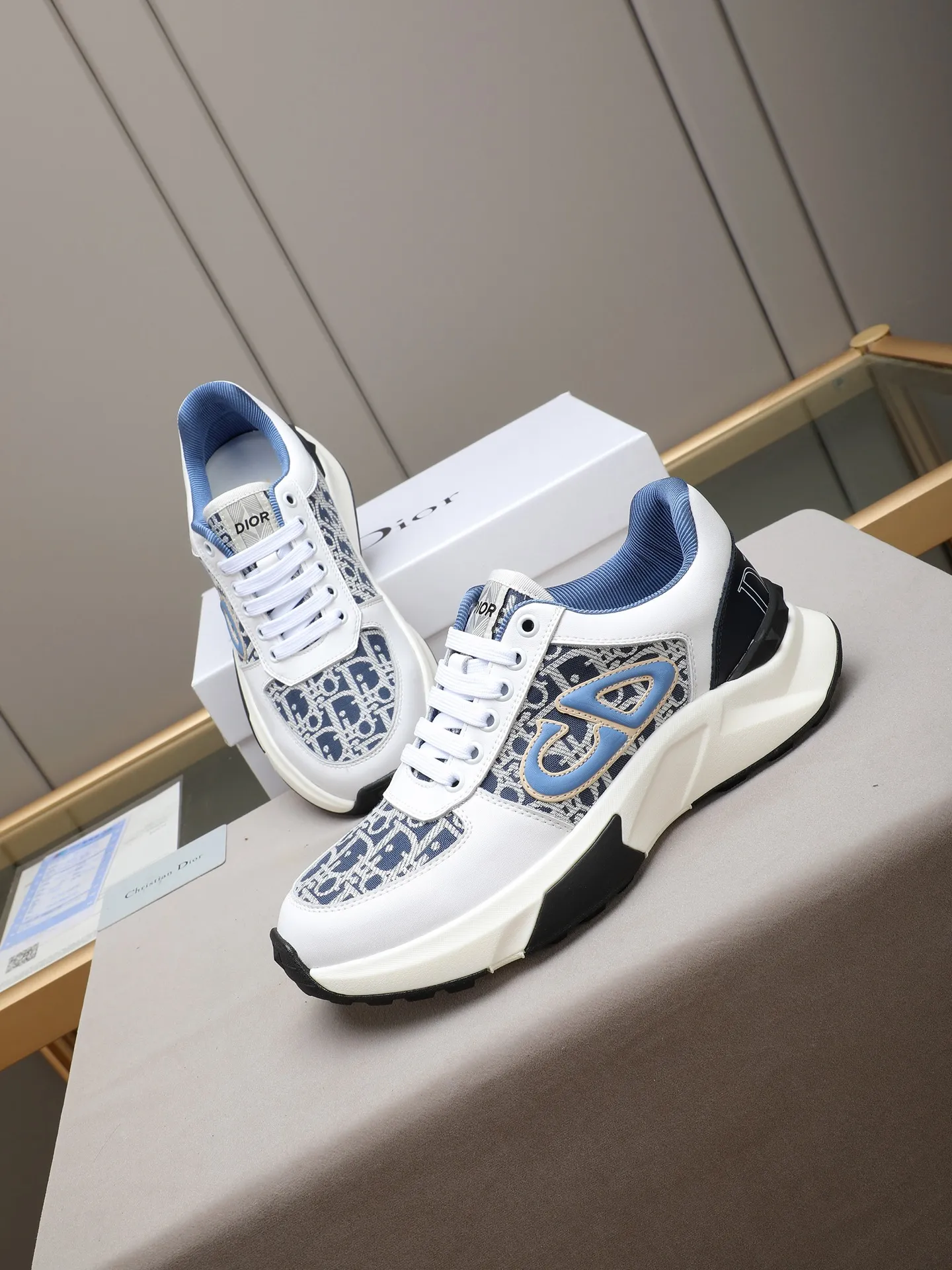 🆕🆕🆕PPP230 Dior迪奥前卫百搭时尚男鞋私版开模，小牛皮拼接迪奥专用防水布料，时尚干脆、大气个性更潮更抢眼更追求档次，它将颠覆旧念，与您共度时尚潮人必备! 必自留 ! 高大上的舒适大低，高端品质做工。码数：38-44 （45定做）4色供亲选[亲亲][亲亲][亲亲]