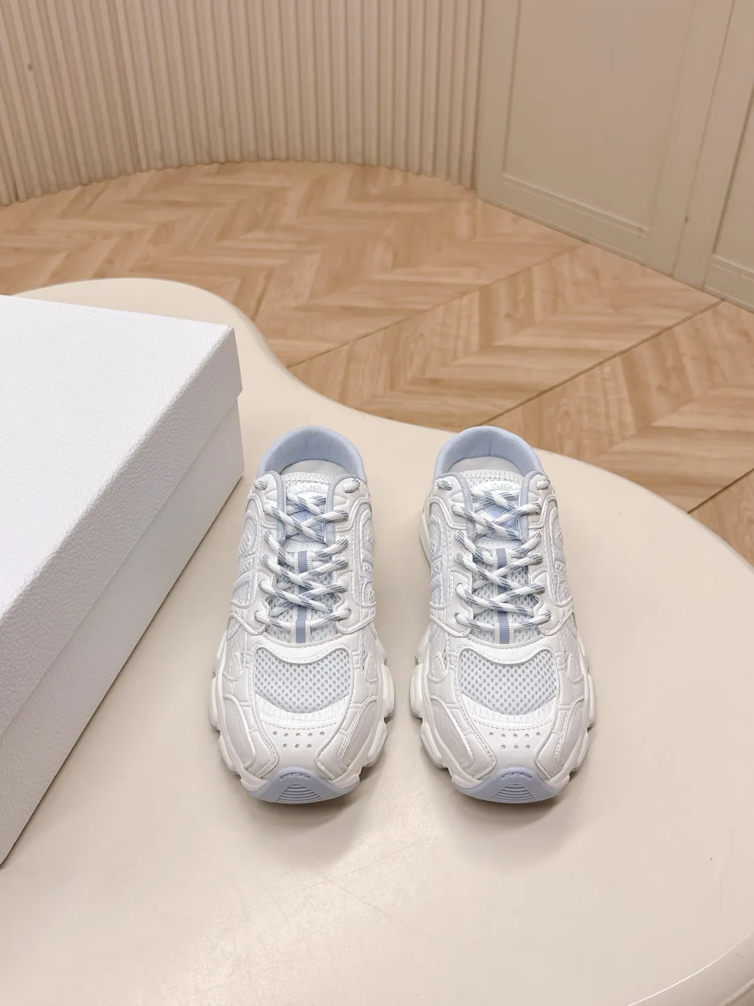 最新老爹半拖款 情侣款 迪奥 Dior Chrono p310 新款休闲运动鞋跑鞋老爹鞋 真的酷毙了,未来感十足!真的好飒!再次演绎了迪奥酷时尚的理念,幸运星为你加持好运,全新的EVA鞋底超轻超软!原版完美复刻!全对版材质 模具!!35-45