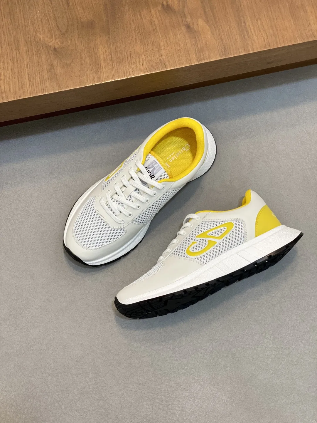 💰430 𝐂𝐡𝐫𝐢𝐬𝐭𝐢𝐚𝐧 𝐃𝐢𝐨𝐫# 迪奥透气飞织休闲运动鞋 柔软透气的鞋面与轻盈的纹理效果橡胶鞋底相得益彰，饰以各种经典细节，是日常造型的理想之选 可与各式休闲单品搭配，打造精致造型 底厚 ：3.5CM Size：39-44（38 45定制）