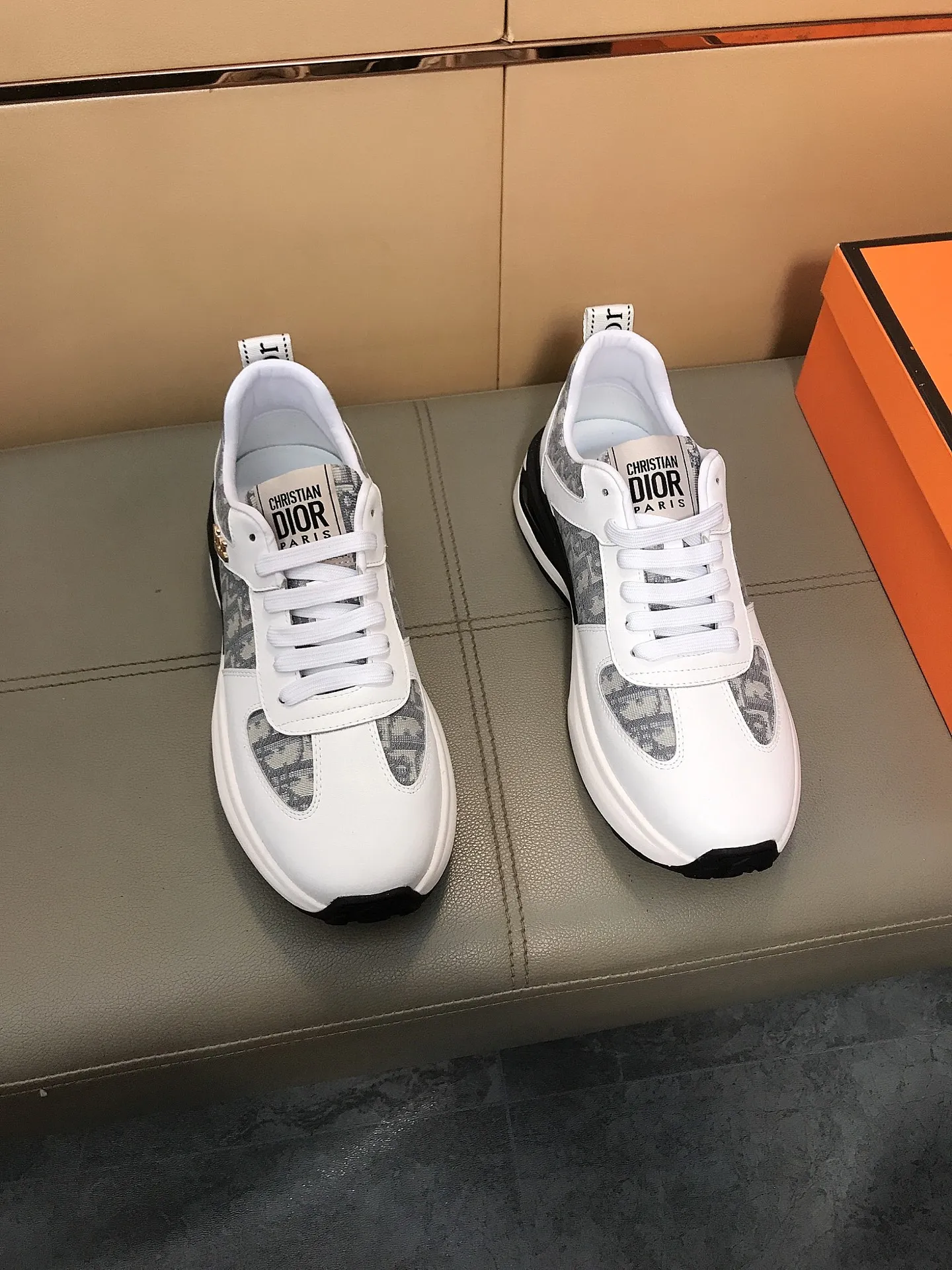 出厂价P231 &harr;️&harr;️👟👟【迪奥Dior】 新款休闲鞋，必爆款 ，采用潮流时尚鞋🎁 最新&bull;爆款📢鞋面采用进口牛皮+专用印花面料拼接设计 ，羊皮内里、垫脚，舒服橡胶大底 上脚轻巧舒适 [玫瑰] 实物更好看、值得拥有、码数：38一44