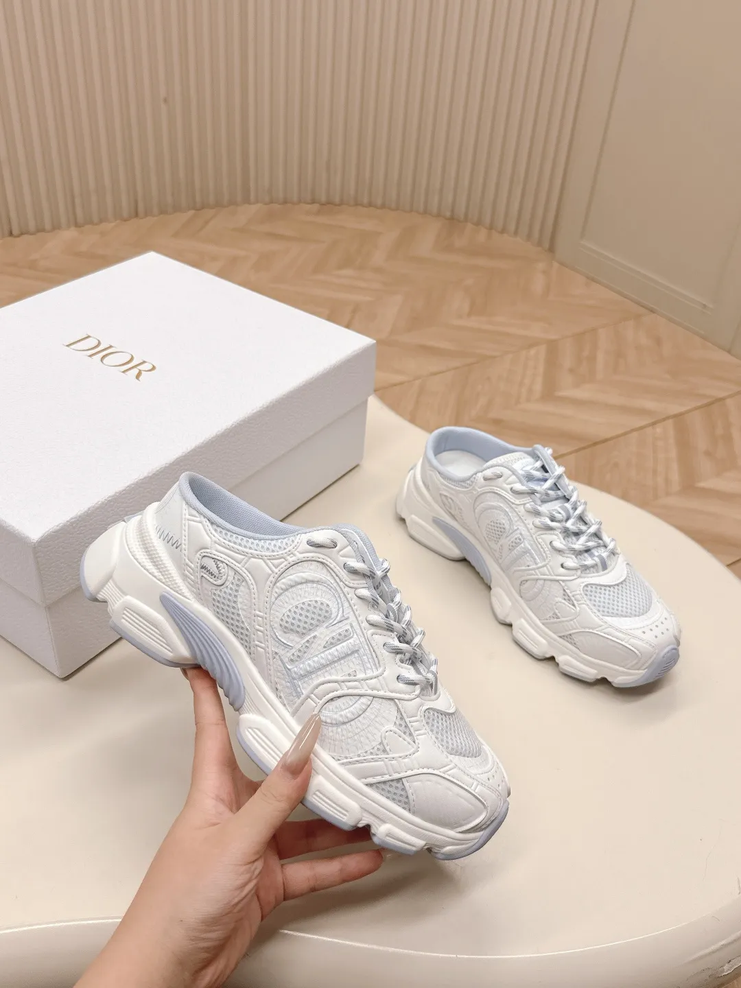 最新老爹半拖款 情侣款 迪奥 Dior Chrono p310 新款休闲运动鞋跑鞋老爹鞋 真的酷毙了,未来感十足!真的好飒!再次演绎了迪奥酷时尚的理念,幸运星为你加持好运,全新的EVA鞋底超轻超软!原版完美复刻!全对版材质 模具!!35-45