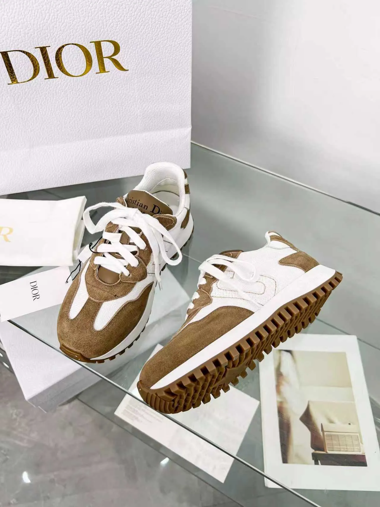 实价不让利P260!2025新款C'est Dior运动鞋,左C右D凑成迪奥的CD标识,低调奢华,轻便舒适,厚底增高 ꈍ◡ꈍ 白色网眼针织物搭配进口牛皮和进口绒面牛皮革,TPU大底,码数35-41,