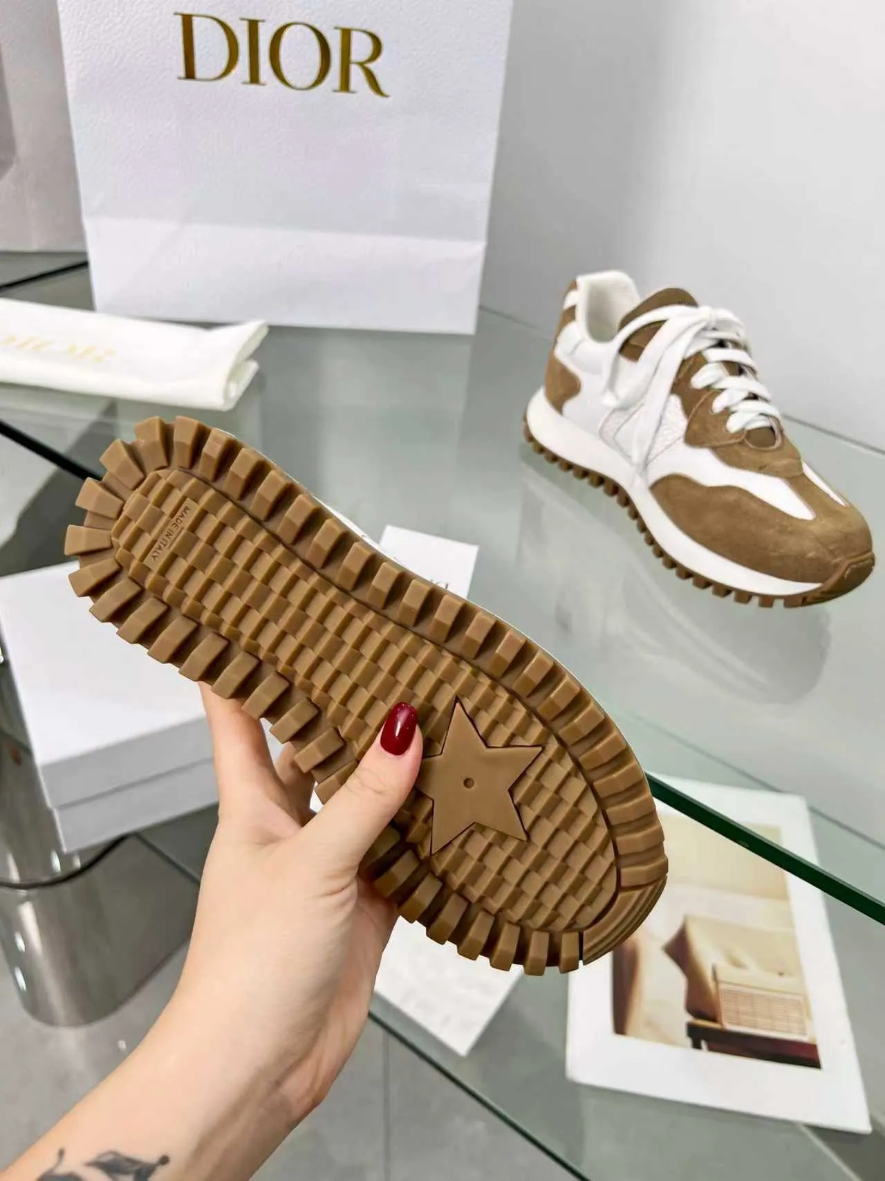 实价不让利P260！2025新款C'est Dior运动鞋，左C右D凑成迪奥的CD标识，低调奢华，轻便舒适，厚底增高 ꈍ◡ꈍ 白色网眼针织物搭配进口牛皮和进口绒面牛皮革，TPU大底，码数35-41，