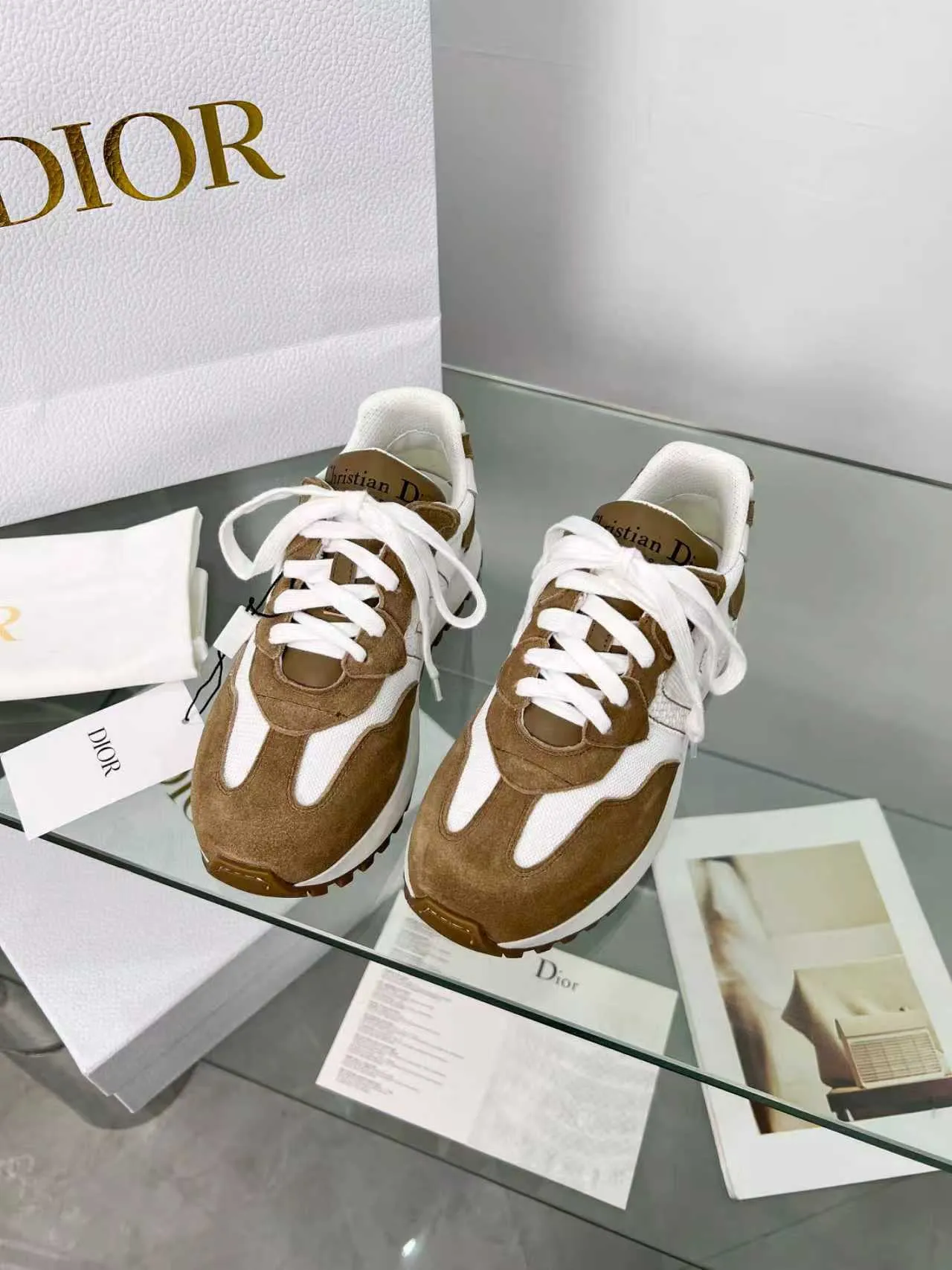 实价不让利P260!2025新款C'est Dior运动鞋,左C右D凑成迪奥的CD标识,低调奢华,轻便舒适,厚底增高 ꈍ◡ꈍ 白色网眼针织物搭配进口牛皮和进口绒面牛皮革,TPU大底,码数35-41,