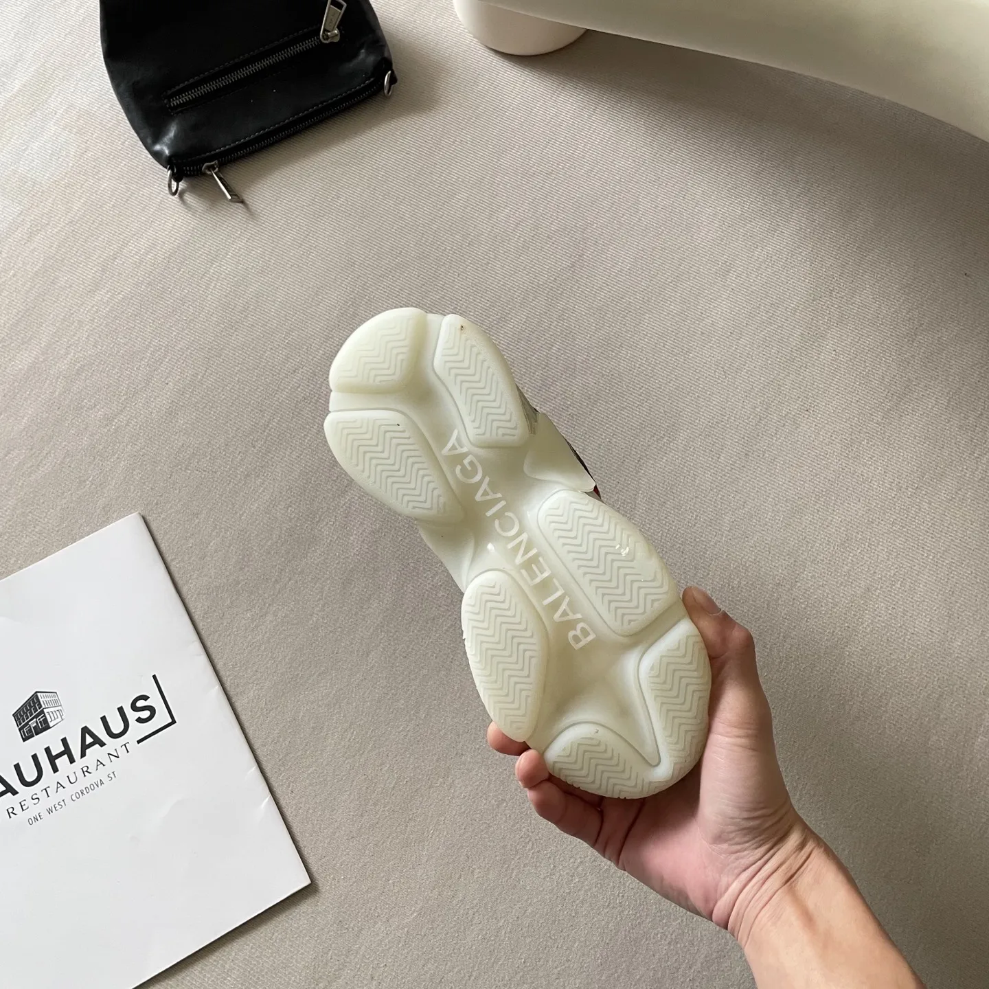 橙子出厂价💰180 Balenciaga 巴黎世家2026顶级专柜 官网同步 独家首发 巴黎世家情侣 巴黎 复古休闲 老爹鞋 巴黎时装周新款 小红书推荐 ➤ 原标 原盒 正确版本 ➤ 进口牛皮+透气网 ➤ 私膜意大利真皮大底 ➤ 全套专柜包装 Size：35-44