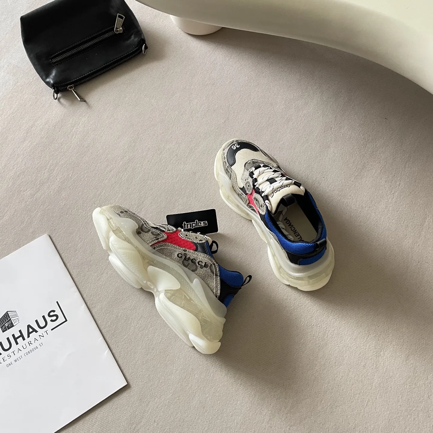 橙子出厂价💰180 Balenciaga 巴黎世家2026顶级专柜 官网同步 独家首发 巴黎世家情侣 巴黎 复古休闲 老爹鞋 巴黎时装周新款 小红书推荐 ➤ 原标 原盒 正确版本 ➤ 进口牛皮+透气网 ➤ 私膜意大利真皮大底 ➤ 全套专柜包装 Size：35-44