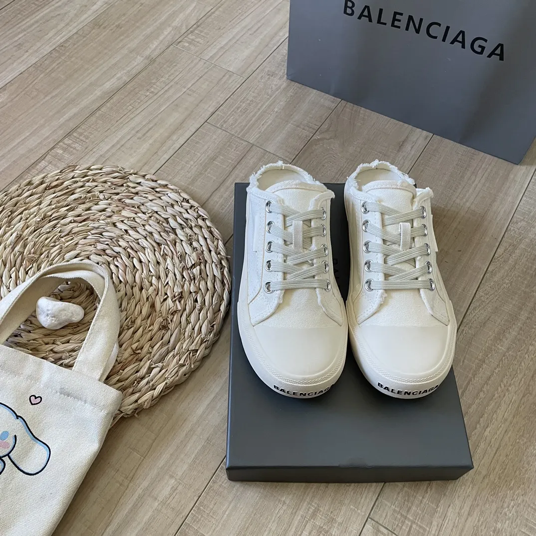 橙子出厂价💰105,男码+10 BALENCIAGA 巴黎世家 全新Paris休闲做旧脏脏鞋 半拖帆布鞋 复古做旧风格 以崭新视角演绎“中古风” ➤ 原版做旧水染工艺 ➤ 顶级帆布面料 ➤ 原版磨具大底 Size:34-40