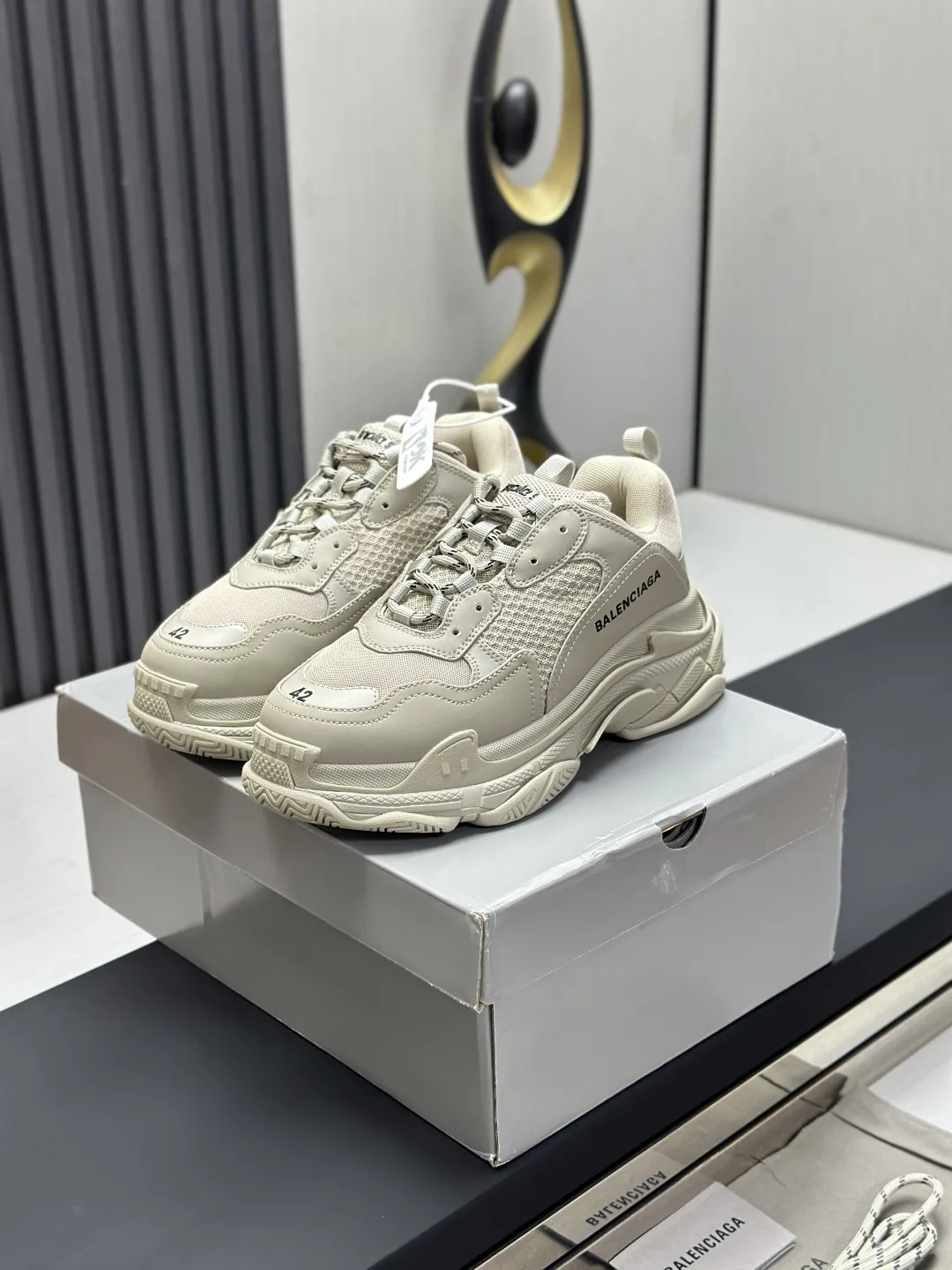 工厂直销&yen;340💰莞产纯原【Ok扫描版本】巴黎世家1.0八层底满Logo字母印花联名 突破不可能 首发原底八层组合巴黎世家不做任何对比 眼见为实 组合细节最接近原版！！原底八层组合 首家实现原档电绣同步公司 字体对位不连线 TPU原模亮底 透气孔厚度均匀 完美公司玩家 艺术家 欢迎细节鉴赏！！码数：35 36 37 38 39 40 41 42 43 44 45 46