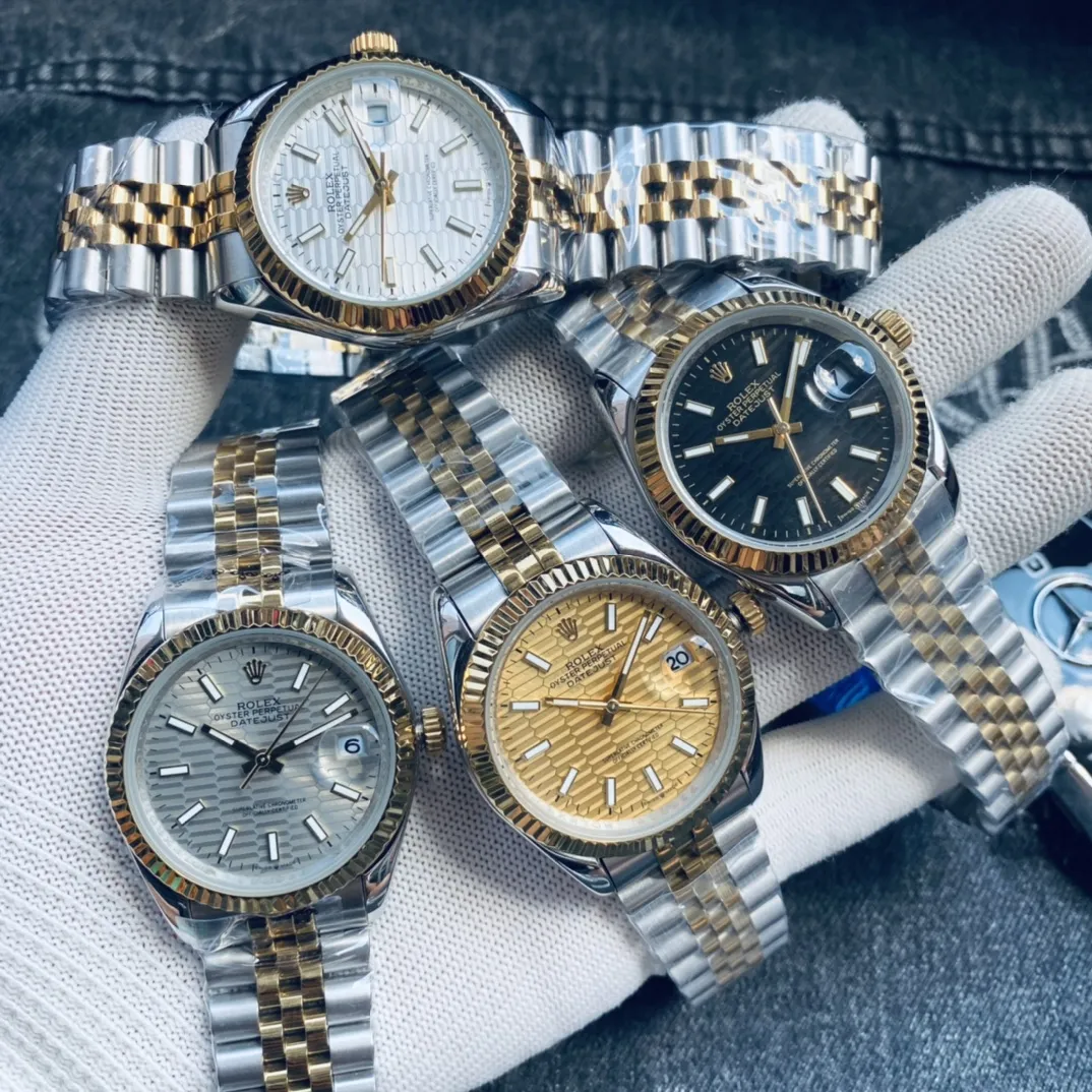 白壳200,间金➕10 🏍品牌:劳力士日志(Rolex) 🏍系列:日志系列经典款。 🏍机芯:搭载顶级进口机械机芯走时精准 🏍镜面:顶级矿物质水晶镜面更耐磨 🏍表带:316精钢材质钢带舒适经典制作 🏍尺寸:直径41mm,36mm两种 厚度10mm。