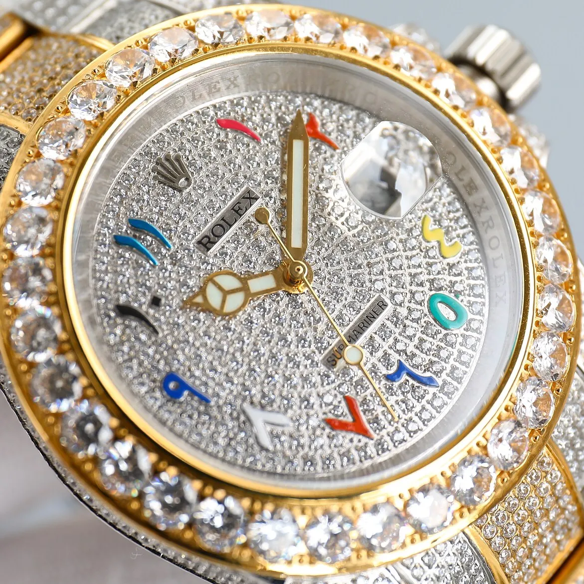 统一价1600 💎劳力士ROLEX 奢华极致满天星版本腕表904精钢打造,密镶顶级施华洛世奇美钻,奢华品质的诠释,璀璨夺目,魅力绽放。表壳表链全镶满美钻,金光闪闪,腕表尺寸42mm