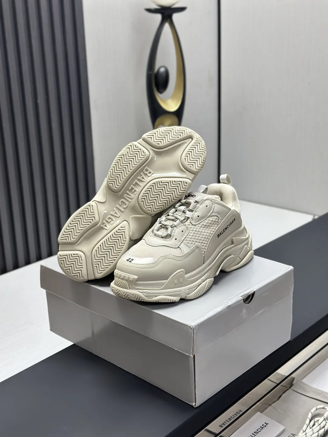 工厂直销¥340💰莞产纯原【Ok扫描版本】巴黎世家1.0八层底满Logo字母印花联名 突破不可能 首发原底八层组合巴黎世家不做任何对比 眼见为实 组合细节最接近原版!!原底八层组合 首家实现原档电绣同步公司 字体对位不连线 TPU原模亮底 透气孔厚度均匀 完美公司玩家 艺术家 欢迎细节鉴赏!!码数:35 36 37 38 39 40 41 42 43 44 45 46