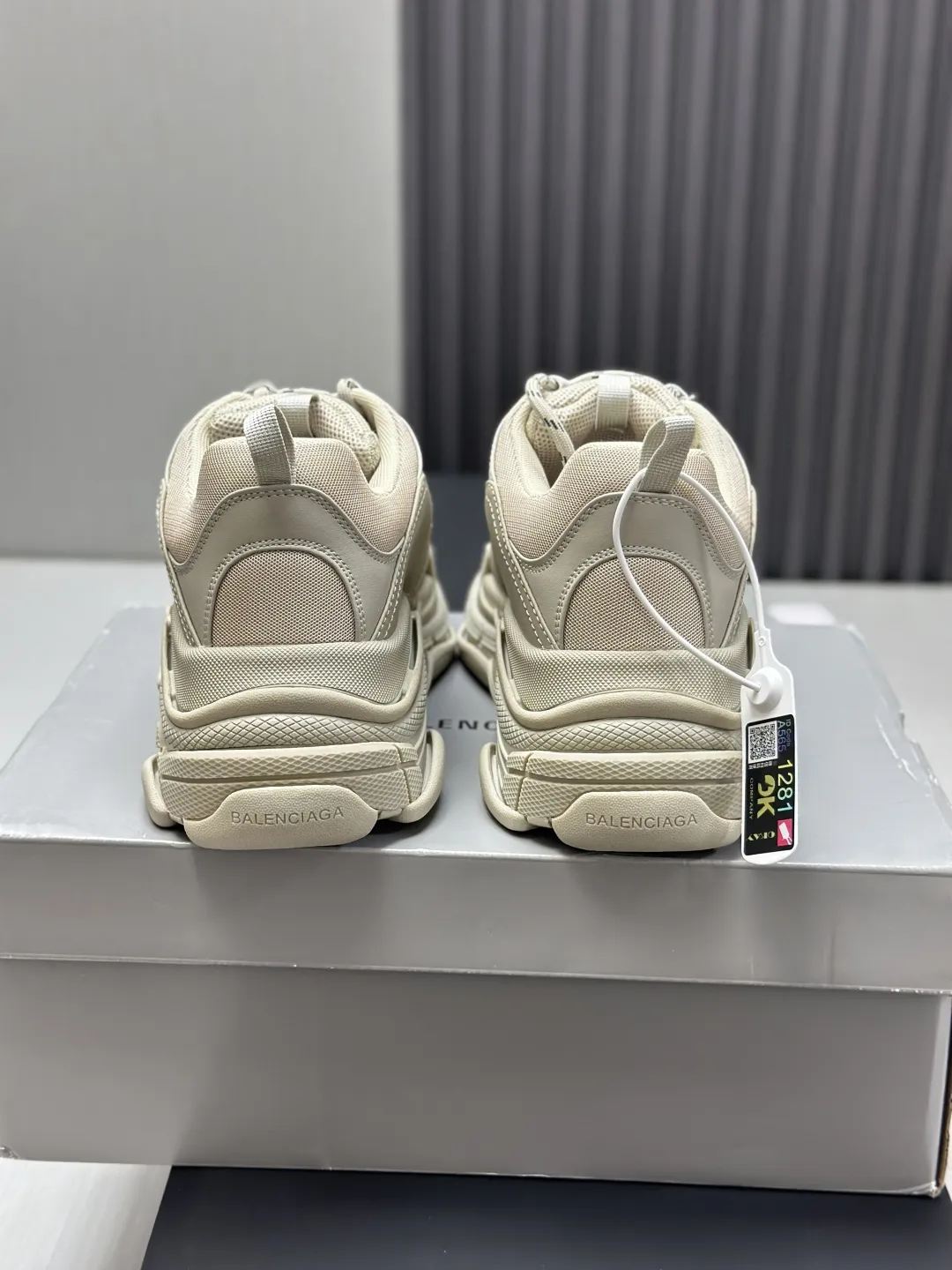 工厂直销¥340💰莞产纯原【Ok扫描版本】巴黎世家1.0八层底满Logo字母印花联名 突破不可能 首发原底八层组合巴黎世家不做任何对比 眼见为实 组合细节最接近原版!!原底八层组合 首家实现原档电绣同步公司 字体对位不连线 TPU原模亮底 透气孔厚度均匀 完美公司玩家 艺术家 欢迎细节鉴赏!!码数:35 36 37 38 39 40 41 42 43 44 45 46