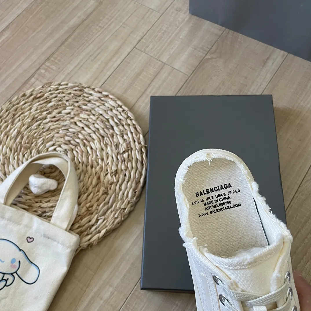 橙子出厂价💰105,男码+10 BALENCIAGA 巴黎世家 全新Paris休闲做旧脏脏鞋 半拖帆布鞋 复古做旧风格 以崭新视角演绎“中古风” ➤ 原版做旧水染工艺 ➤ 顶级帆布面料 ➤ 原版磨具大底 Size:34-40